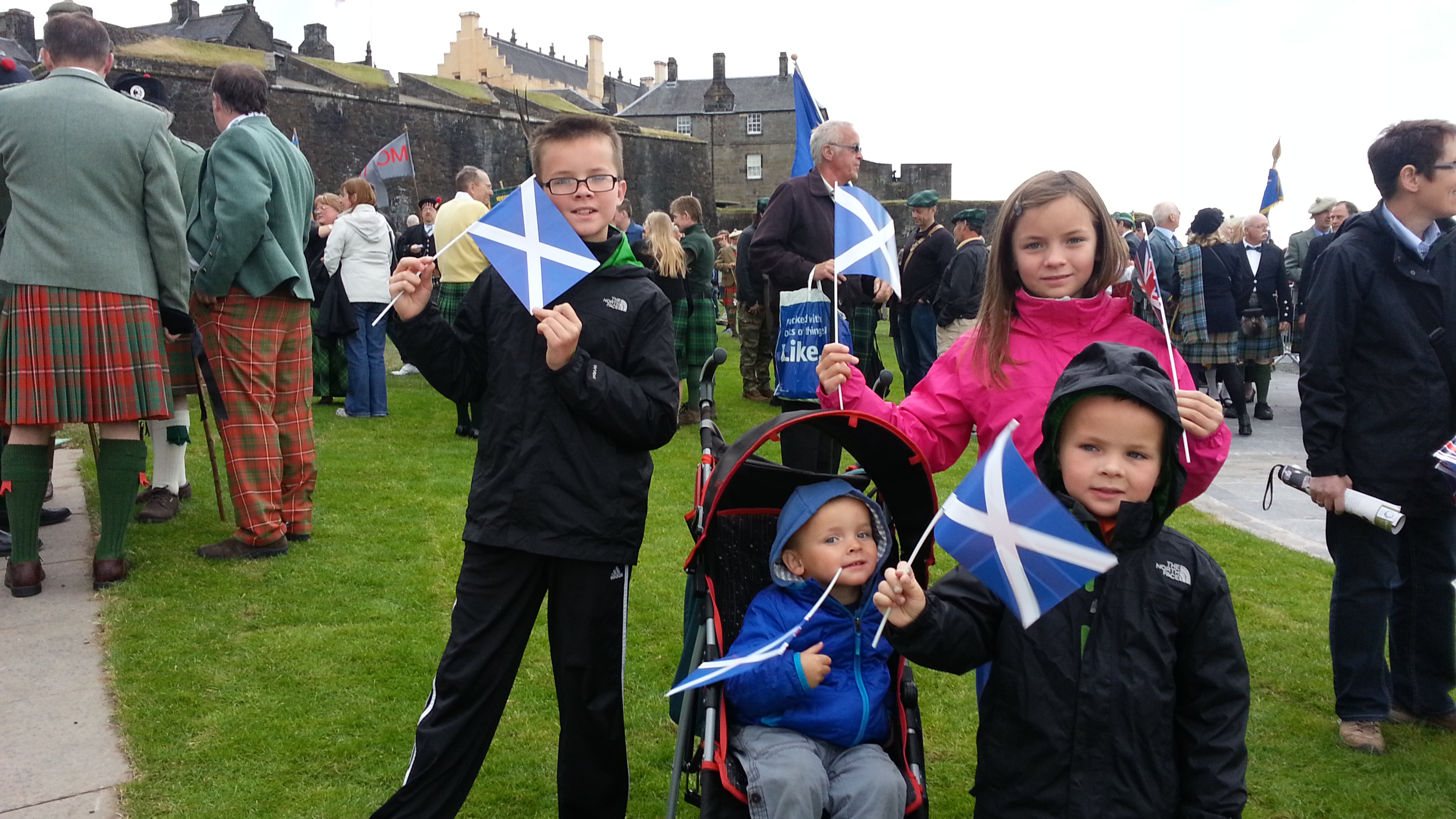 2014 Europe Trip Day 24 - Scotland (Crookston Castle, Paisley Missionary Flat (Walker Street), Lawn Bowling Pitch, Irn Bru, Church of the Holy Rude, Stirling Castle, 2014 Pipefest Stirling)