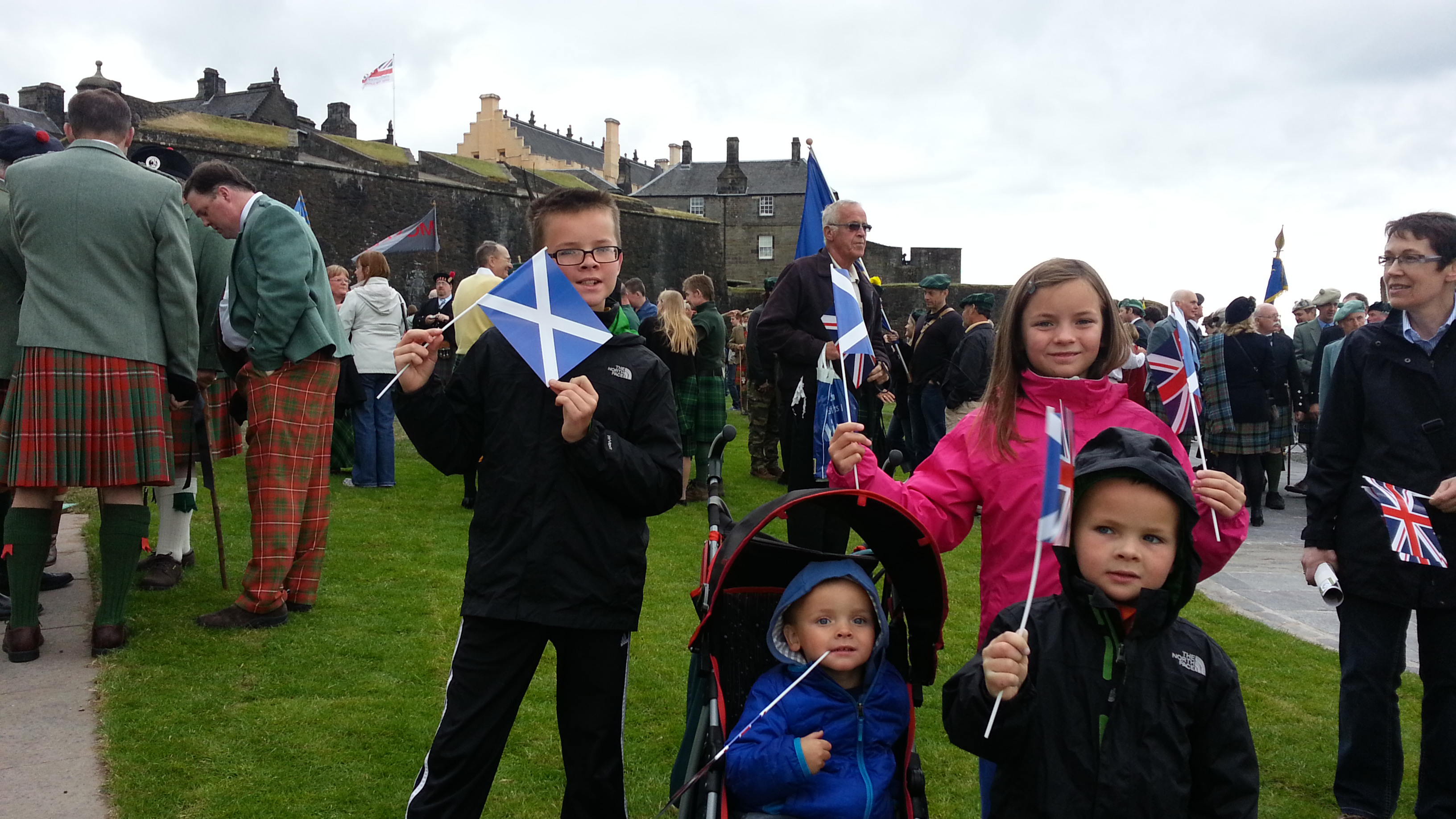 2014 Europe Trip Day 24 - Scotland (Crookston Castle, Paisley Missionary Flat (Walker Street), Lawn Bowling Pitch, Irn Bru, Church of the Holy Rude, Stirling Castle, 2014 Pipefest Stirling)