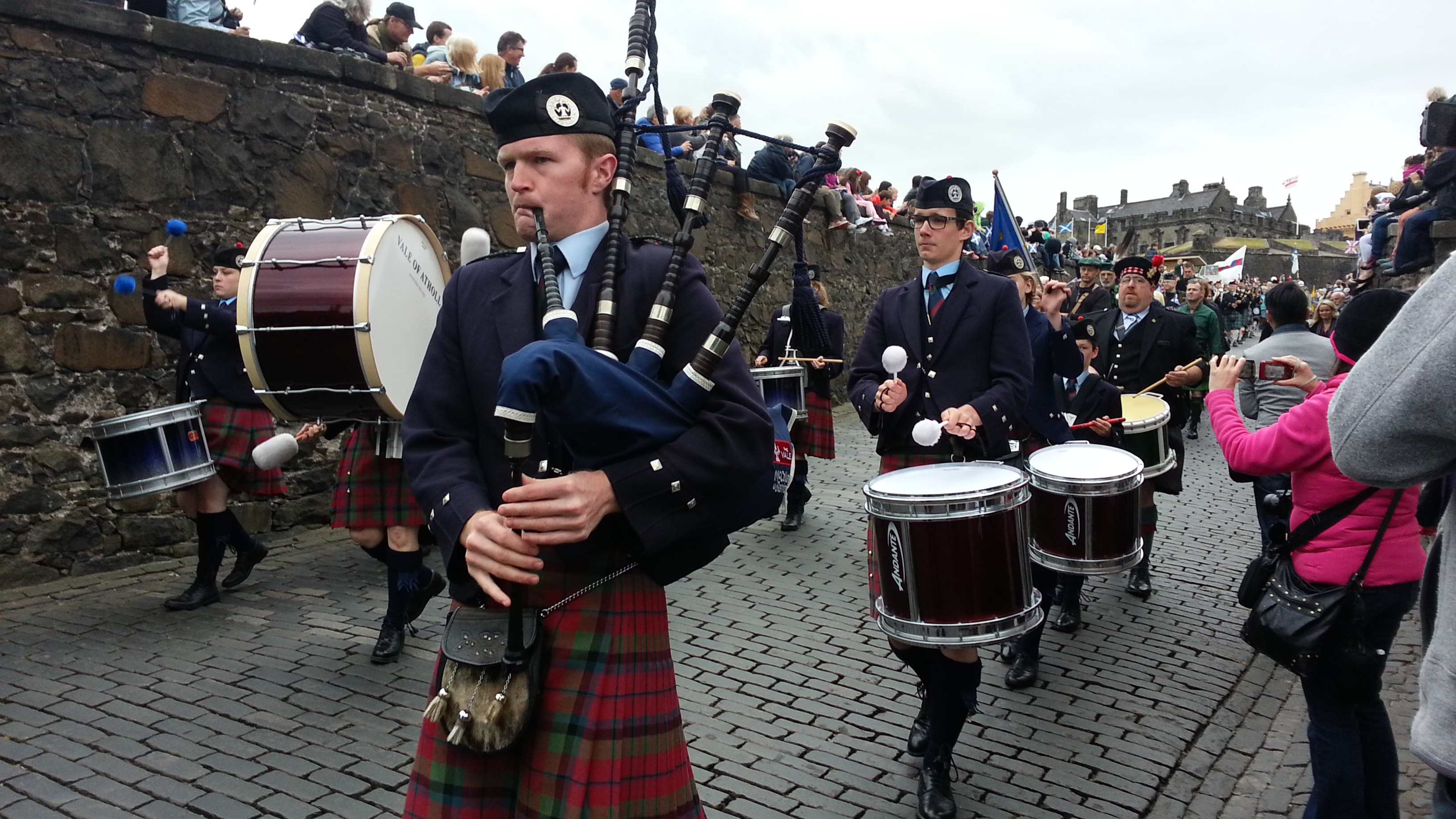 2014 Europe Trip Day 24 - Scotland (Crookston Castle, Paisley Missionary Flat (Walker Street), Lawn Bowling Pitch, Irn Bru, Church of the Holy Rude, Stirling Castle, 2014 Pipefest Stirling)