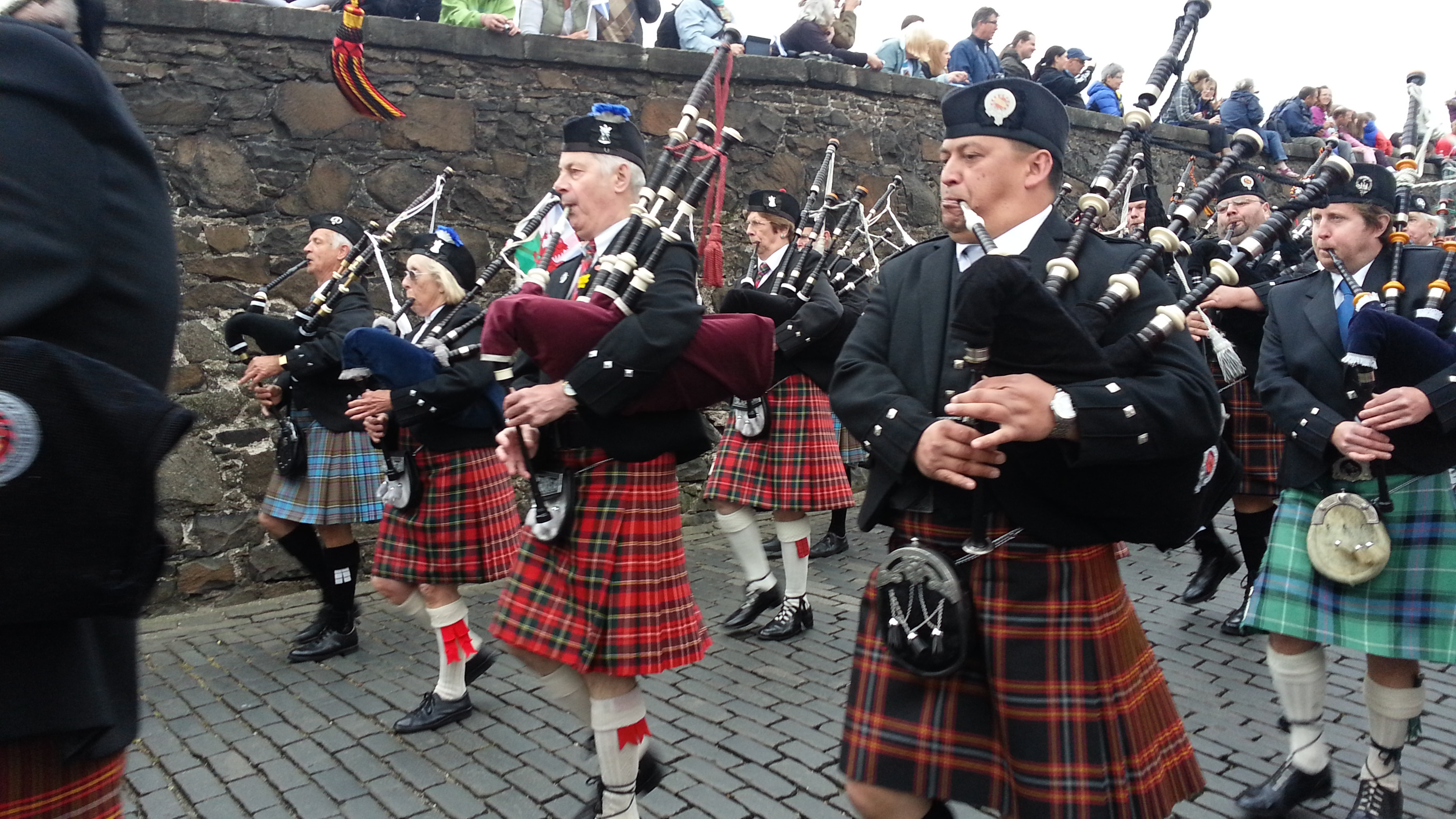 2014 Europe Trip Day 24 - Scotland (Crookston Castle, Paisley Missionary Flat (Walker Street), Lawn Bowling Pitch, Irn Bru, Church of the Holy Rude, Stirling Castle, 2014 Pipefest Stirling)