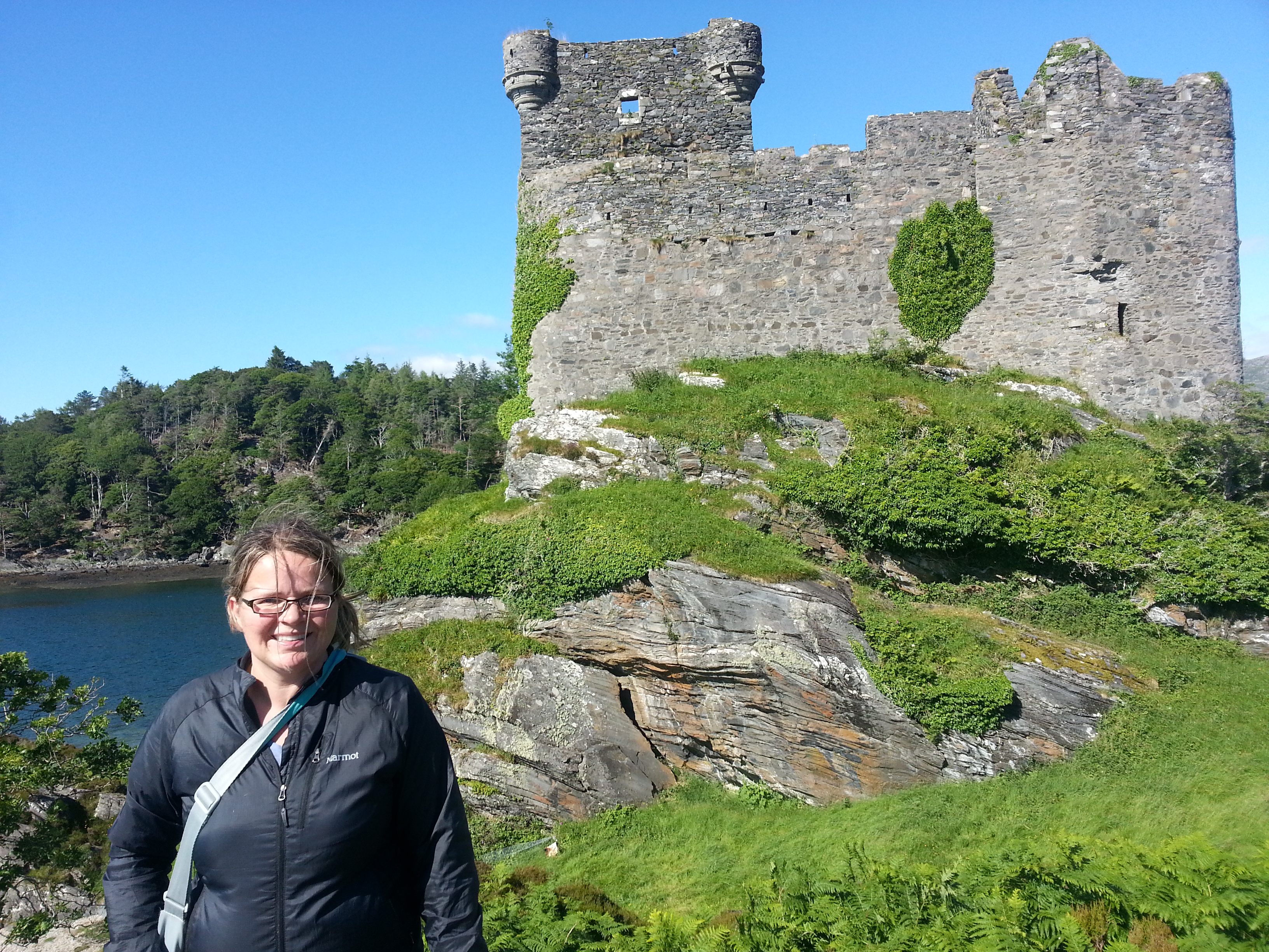 2014 Europe Trip Day 26 - Scotland (Ardachy House Yurt, Heilan' Coo, Fionnphort-Iona Ferry, Iona Nunnery, Iona Abbey (Britain Christianity Birthplace), Scottish Heather, Tobermory-Kilchoan Ferry, Castle Tioram, Glenfinnan Monument, Biting Midges!)