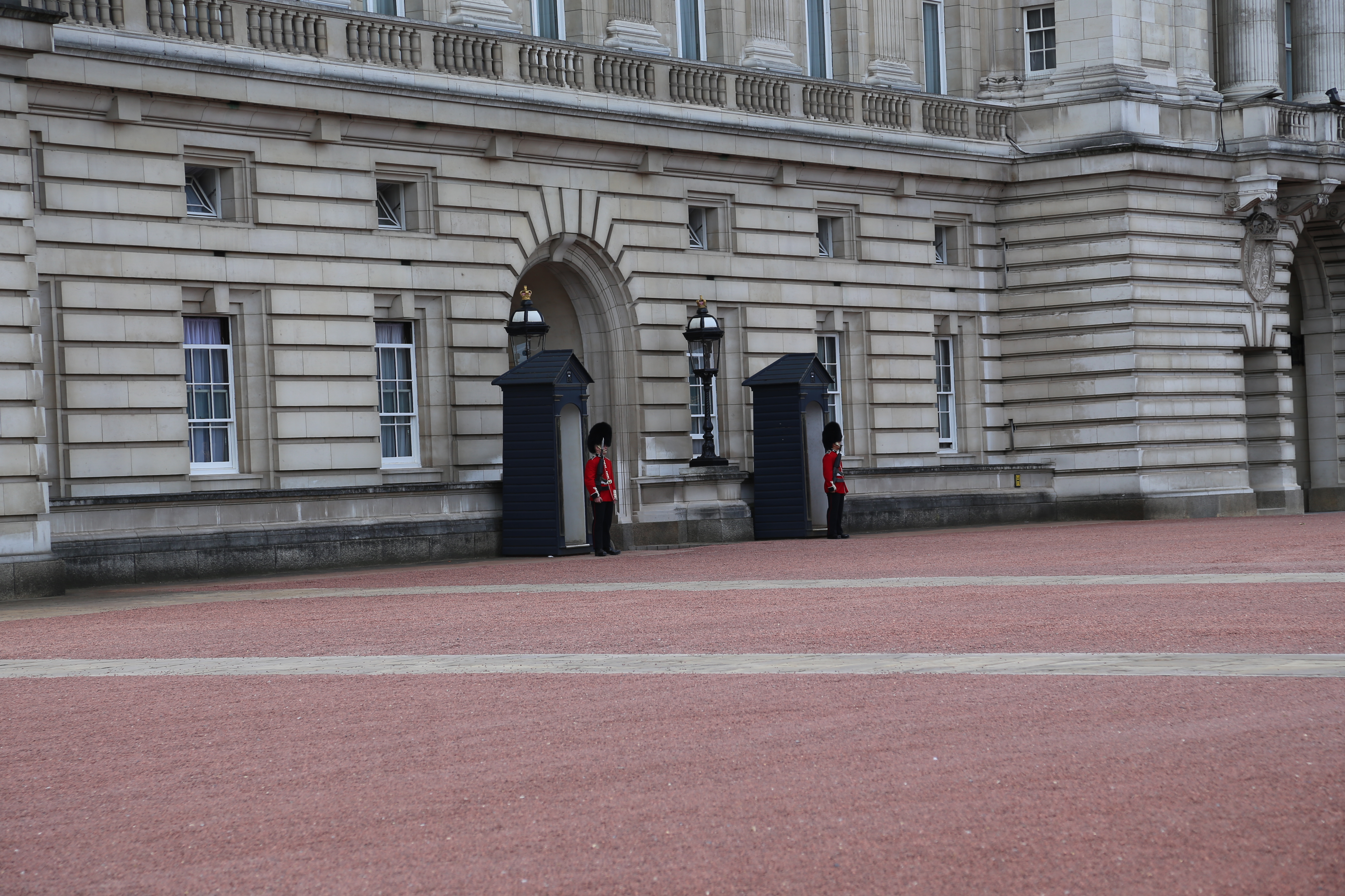 2014 Europe Trip Day 8 - England (London Gatwick Airport, Buckingham Palace, Riding the Tube - London Underground, Mister Whippy Ice Cream, Thames River Cruise, The London Eye, Harry Potter Platform 9 3/4, Vimto)