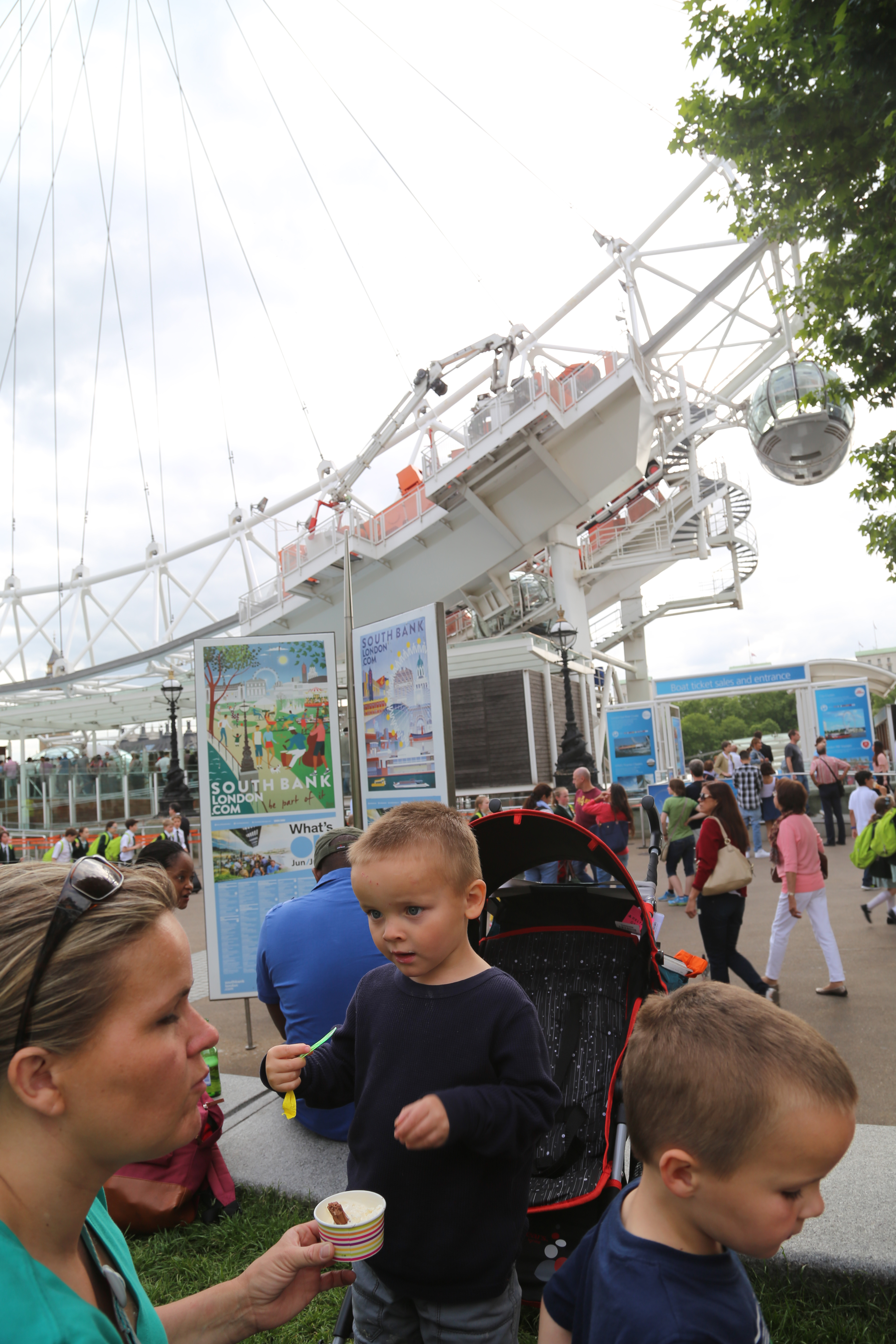 2014 Europe Trip Day 8 - England (London Gatwick Airport, Buckingham Palace, Riding the Tube - London Underground, Mister Whippy Ice Cream, Thames River Cruise, The London Eye, Harry Potter Platform 9 3/4, Vimto)