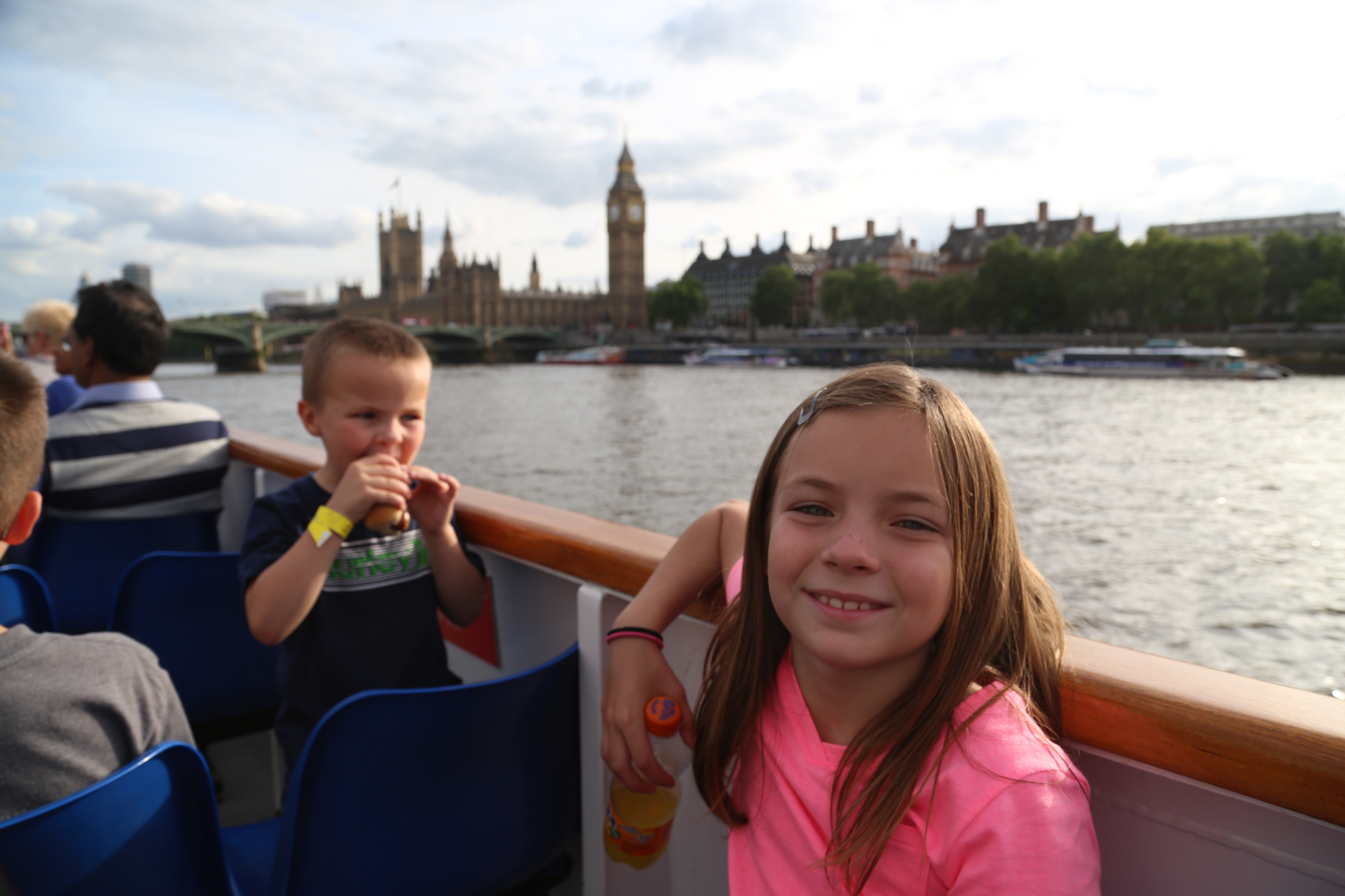 2014 Europe Trip Day 8 - England (London Gatwick Airport, Buckingham Palace, Riding the Tube - London Underground, Mister Whippy Ice Cream, Thames River Cruise, The London Eye, Harry Potter Platform 9 3/4, Vimto)