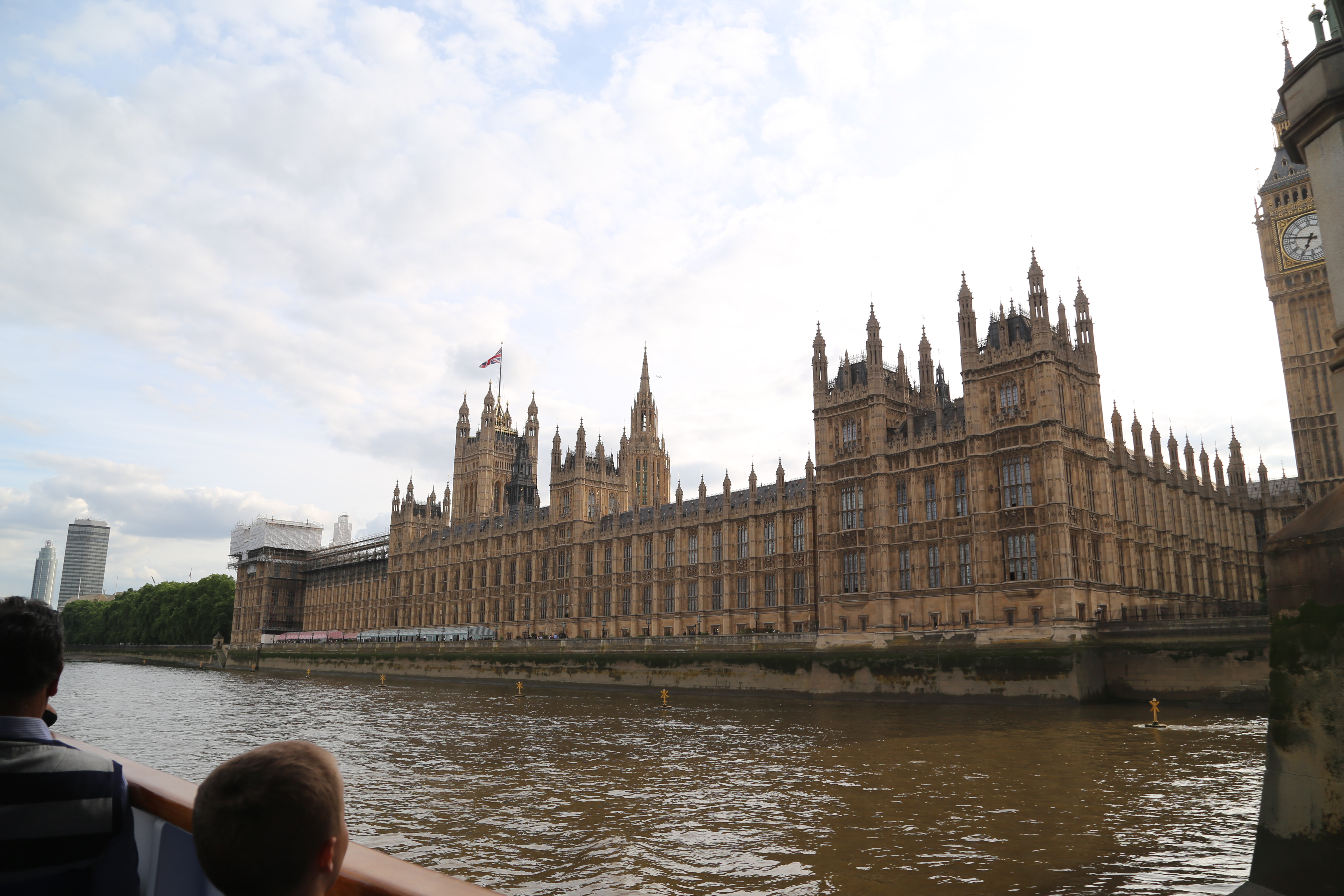 2014 Europe Trip Day 8 - England (London Gatwick Airport, Buckingham Palace, Riding the Tube - London Underground, Mister Whippy Ice Cream, Thames River Cruise, The London Eye, Harry Potter Platform 9 3/4, Vimto)