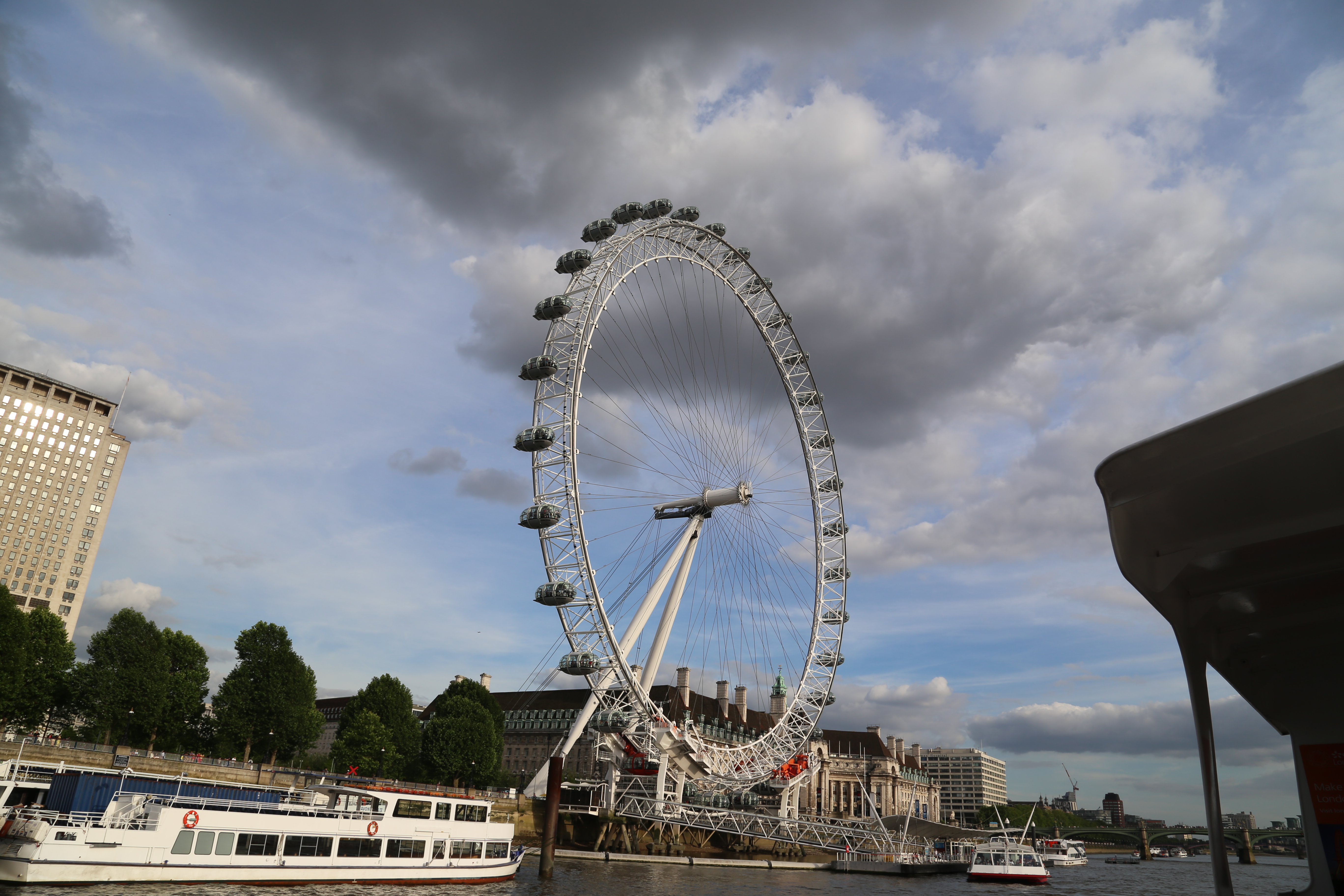 2014 Europe Trip Day 8 - England (London Gatwick Airport, Buckingham Palace, Riding the Tube - London Underground, Mister Whippy Ice Cream, Thames River Cruise, The London Eye, Harry Potter Platform 9 3/4, Vimto)