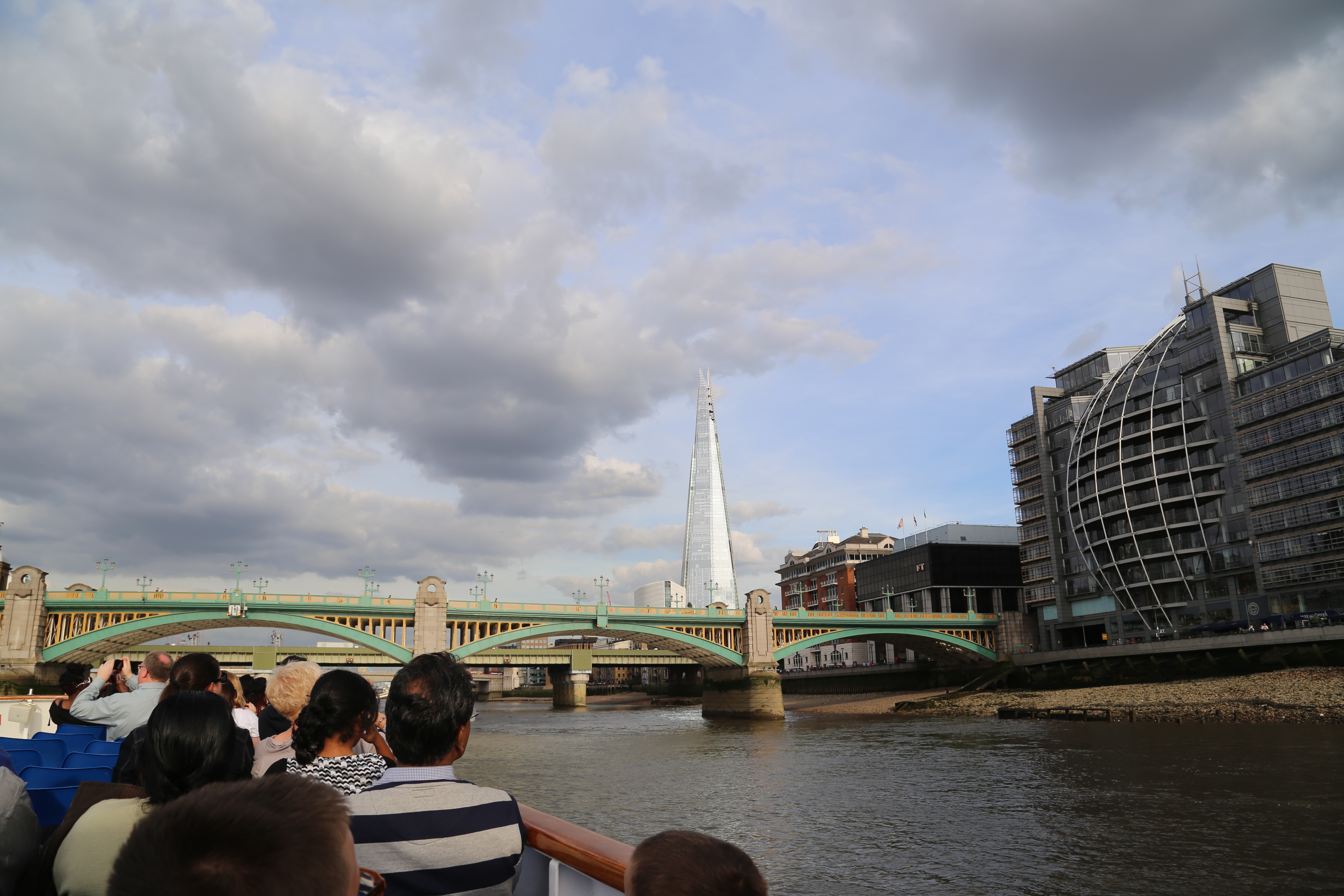 2014 Europe Trip Day 8 - England (London Gatwick Airport, Buckingham Palace, Riding the Tube - London Underground, Mister Whippy Ice Cream, Thames River Cruise, The London Eye, Harry Potter Platform 9 3/4, Vimto)