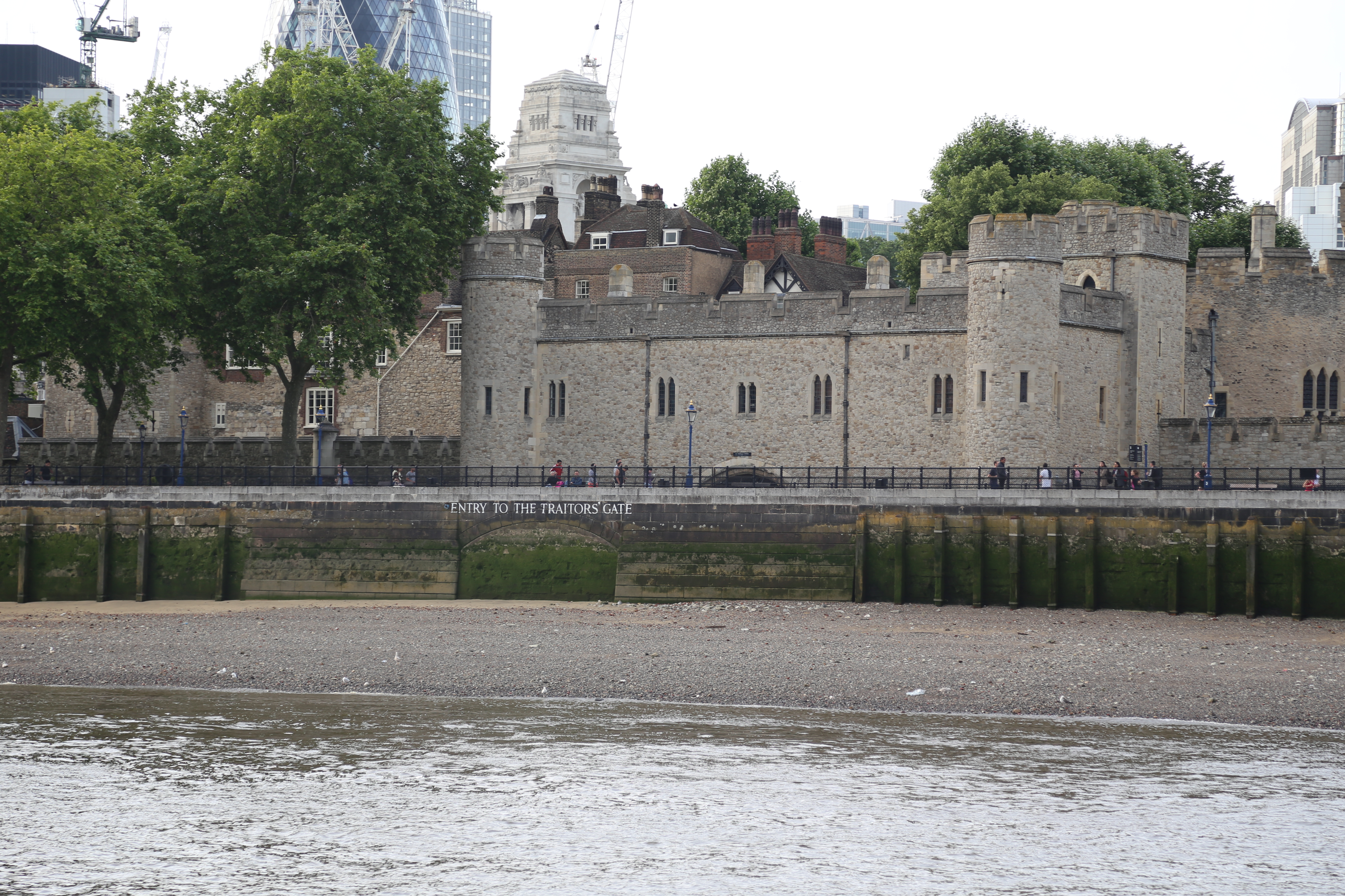 2014 Europe Trip Day 8 - England (London Gatwick Airport, Buckingham Palace, Riding the Tube - London Underground, Mister Whippy Ice Cream, Thames River Cruise, The London Eye, Harry Potter Platform 9 3/4, Vimto)