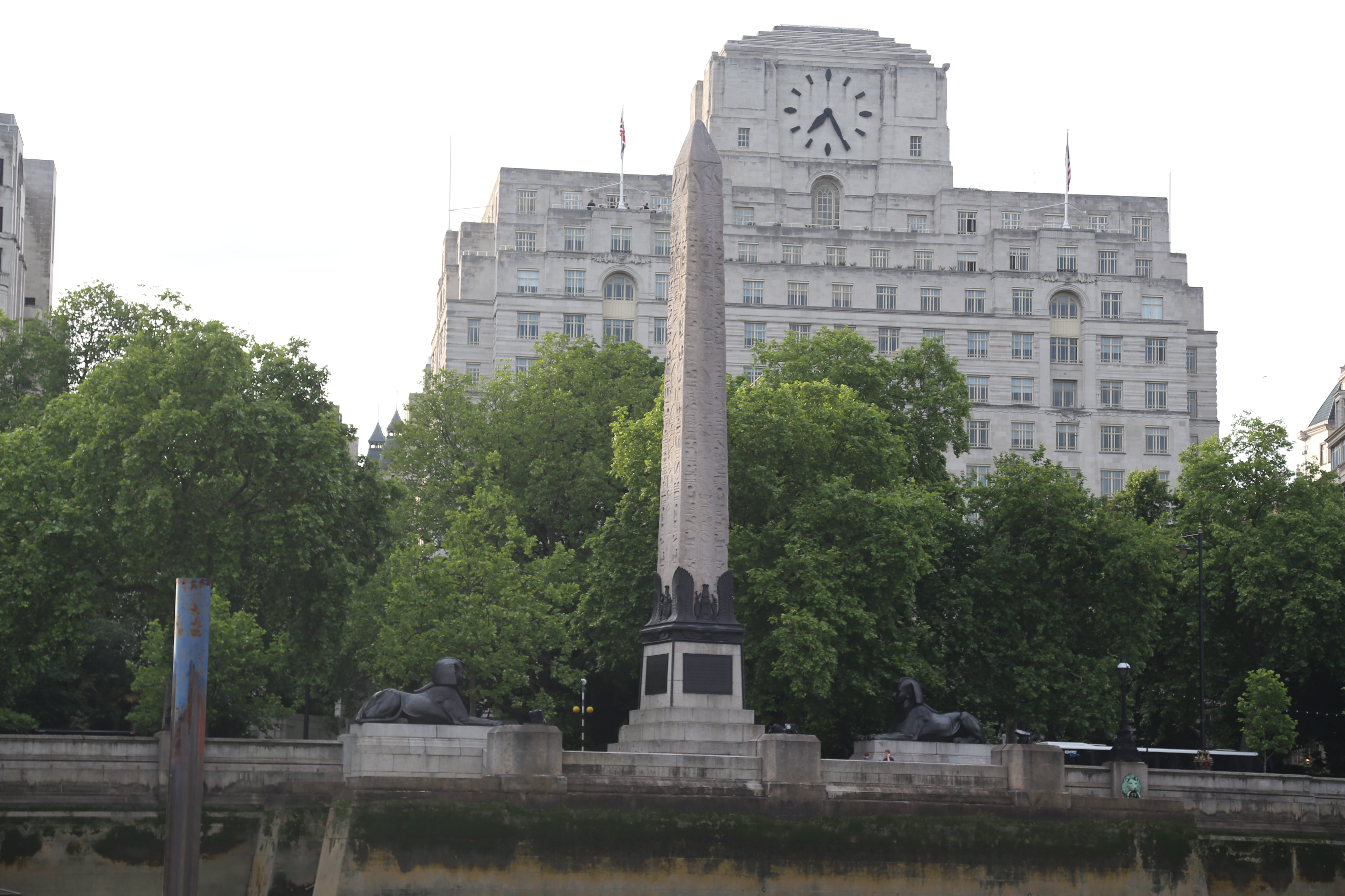 2014 Europe Trip Day 8 - England (London Gatwick Airport, Buckingham Palace, Riding the Tube - London Underground, Mister Whippy Ice Cream, Thames River Cruise, The London Eye, Harry Potter Platform 9 3/4, Vimto)