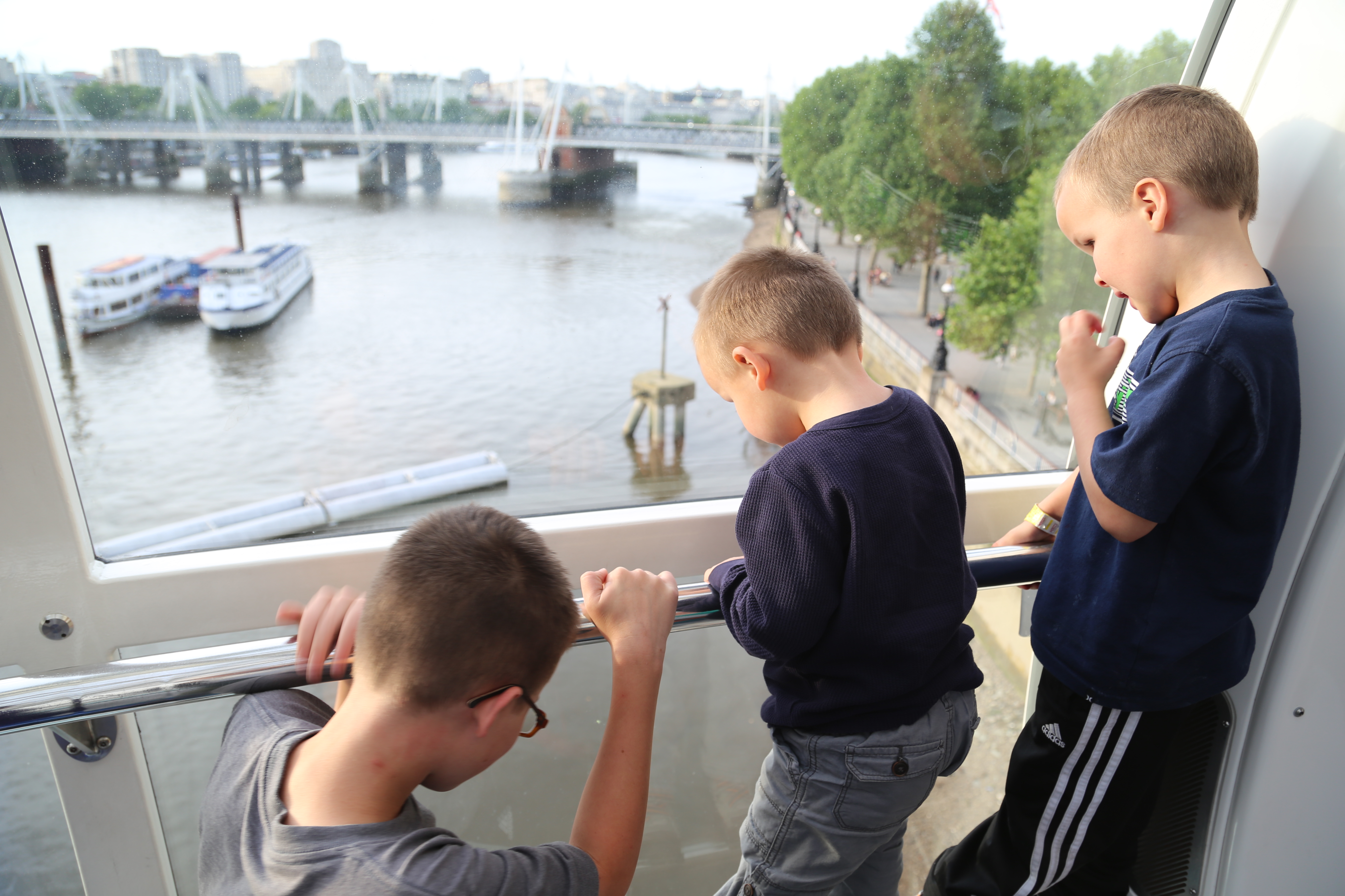 2014 Europe Trip Day 8 - England (London Gatwick Airport, Buckingham Palace, Riding the Tube - London Underground, Mister Whippy Ice Cream, Thames River Cruise, The London Eye, Harry Potter Platform 9 3/4, Vimto)