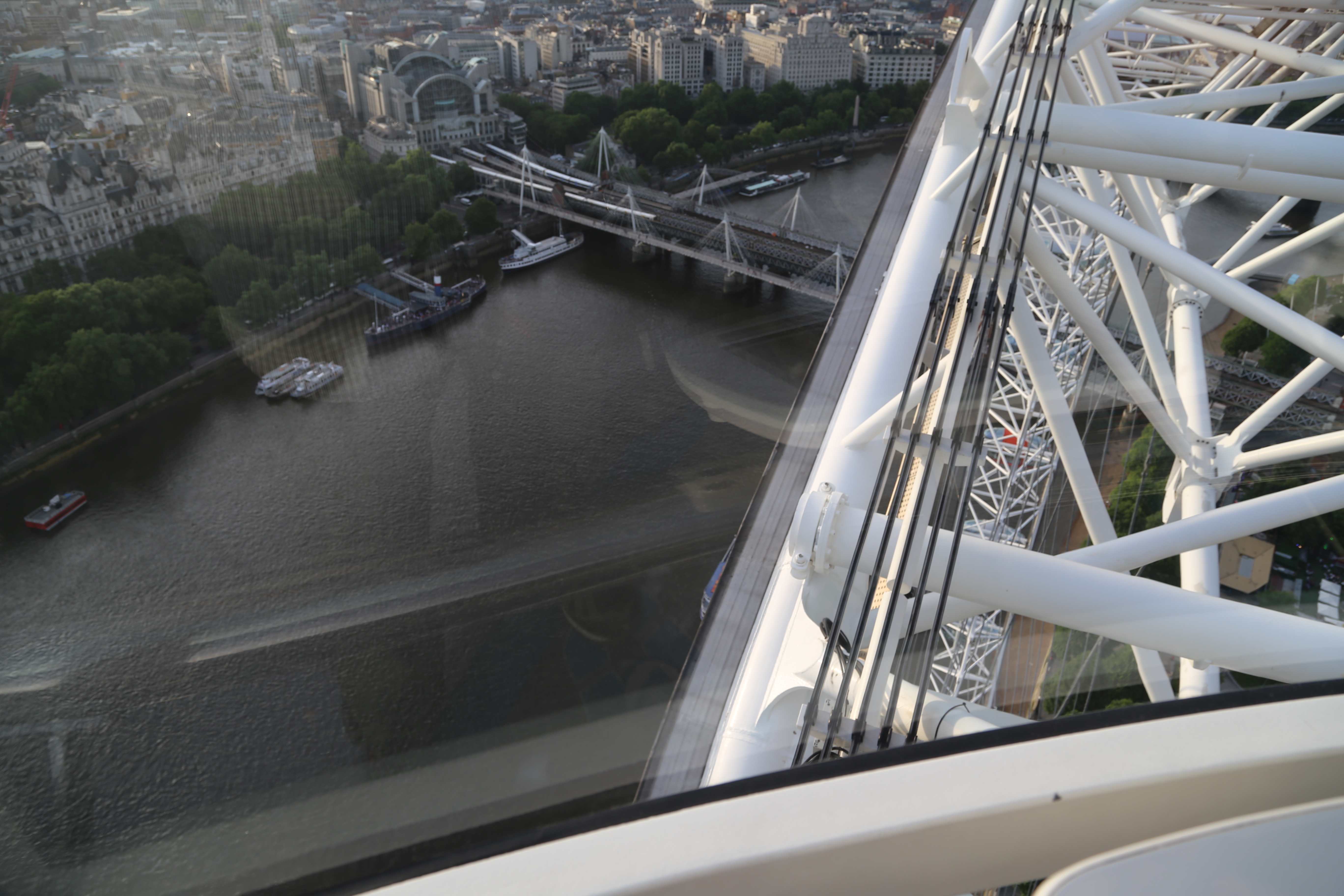 2014 Europe Trip Day 8 - England (London Gatwick Airport, Buckingham Palace, Riding the Tube - London Underground, Mister Whippy Ice Cream, Thames River Cruise, The London Eye, Harry Potter Platform 9 3/4, Vimto)