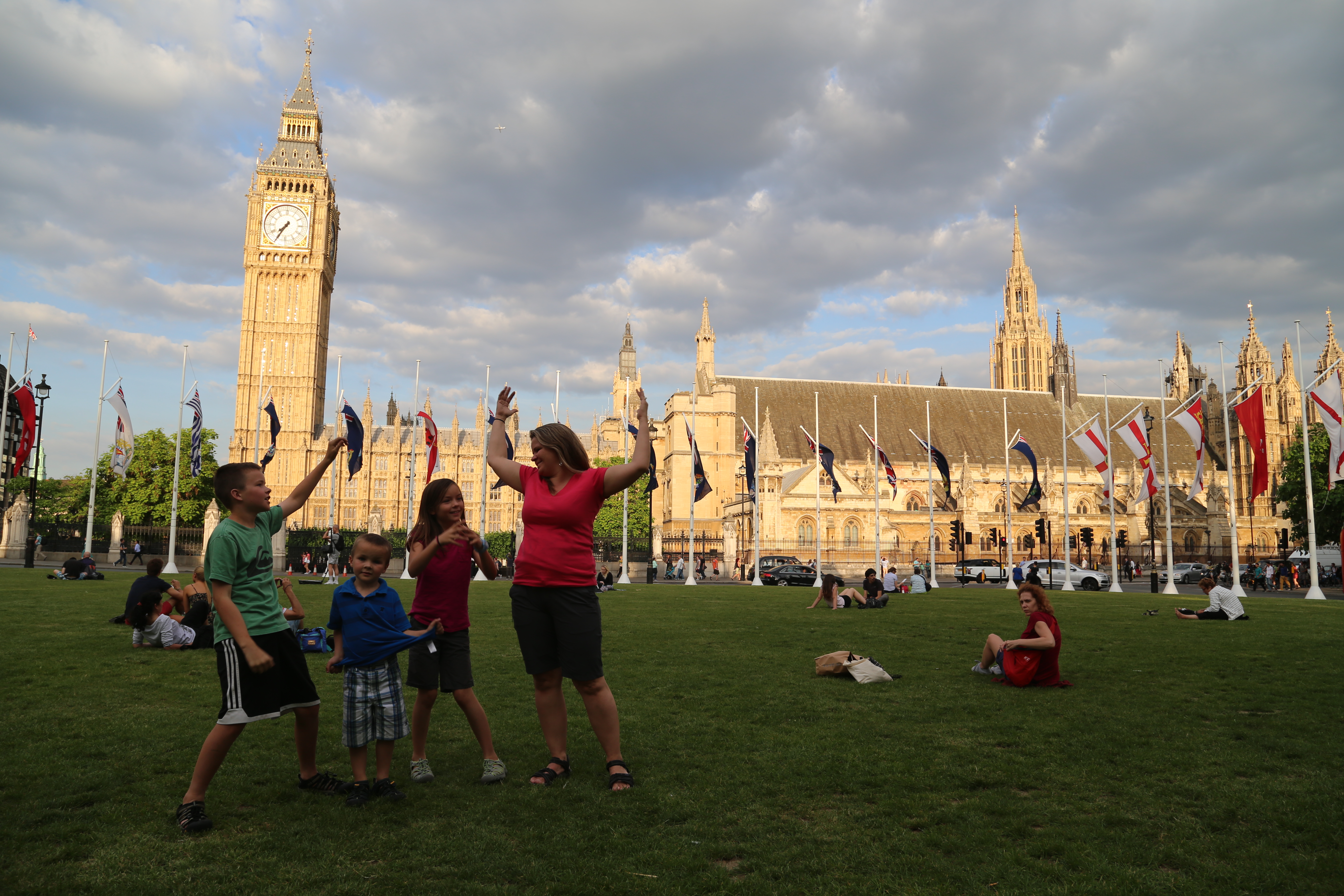 2014 Europe Trip Day 9 - England (The Original London Sightseeing Bus Tour, The Tower of London, Beefeater Tour, Tower Bridge, Big Ben, Parliament, Westminster Abbey, Indian Food, The Punky Toy!)