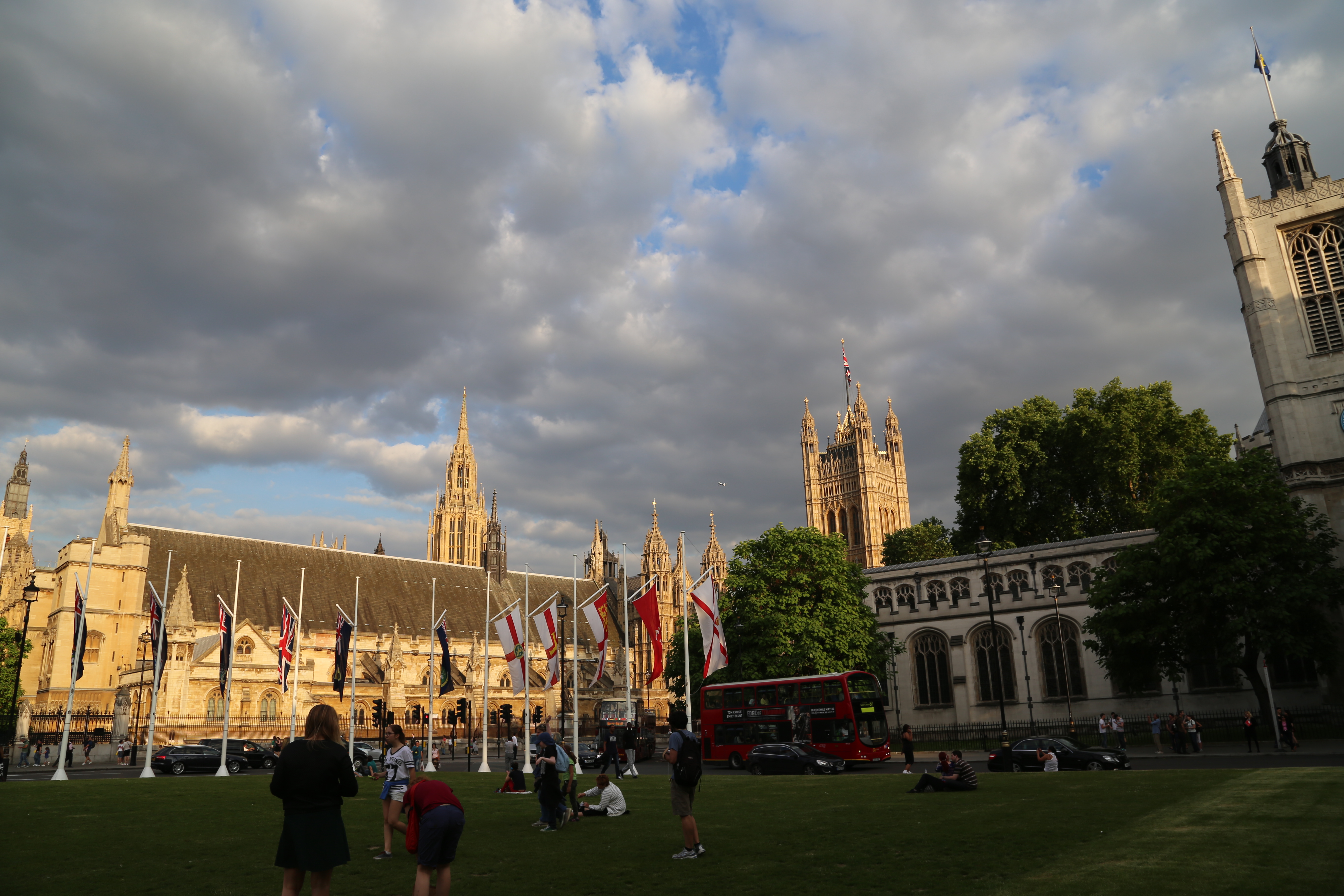 2014 Europe Trip Day 9 - England (The Original London Sightseeing Bus Tour, The Tower of London, Beefeater Tour, Tower Bridge, Big Ben, Parliament, Westminster Abbey, Indian Food, The Punky Toy!)