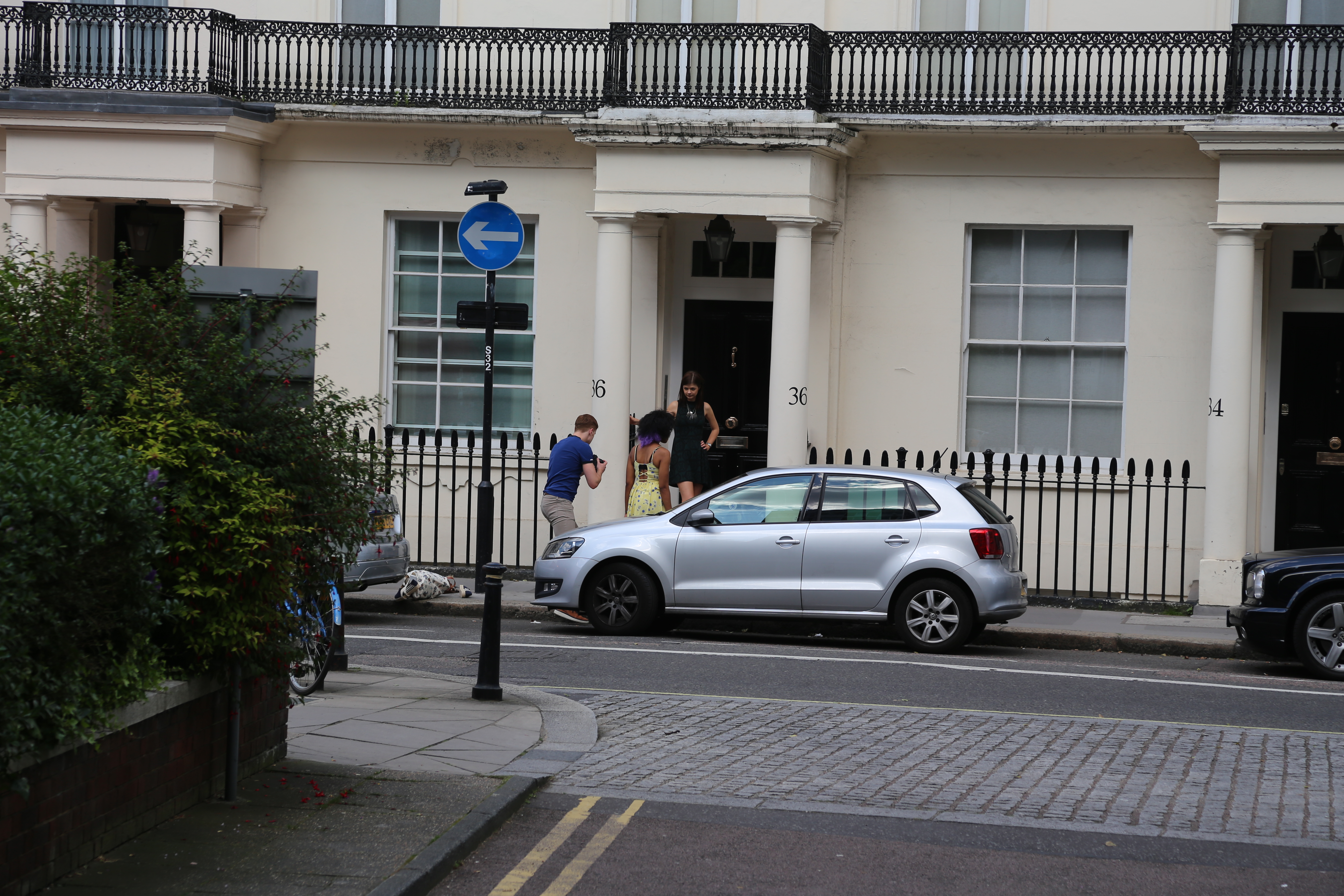 2014 Europe Trip Day 10 - England (J.K. Rowling Home, Changing of the Guard - Buckingham Palace, Hamleys of London (Oldest & Largest Toy Shop in World), Piccadilly Circus, Leicester Square, Trafalgar Square, Big Ben, Indian Food, Tunnock's Caramel Wafers)