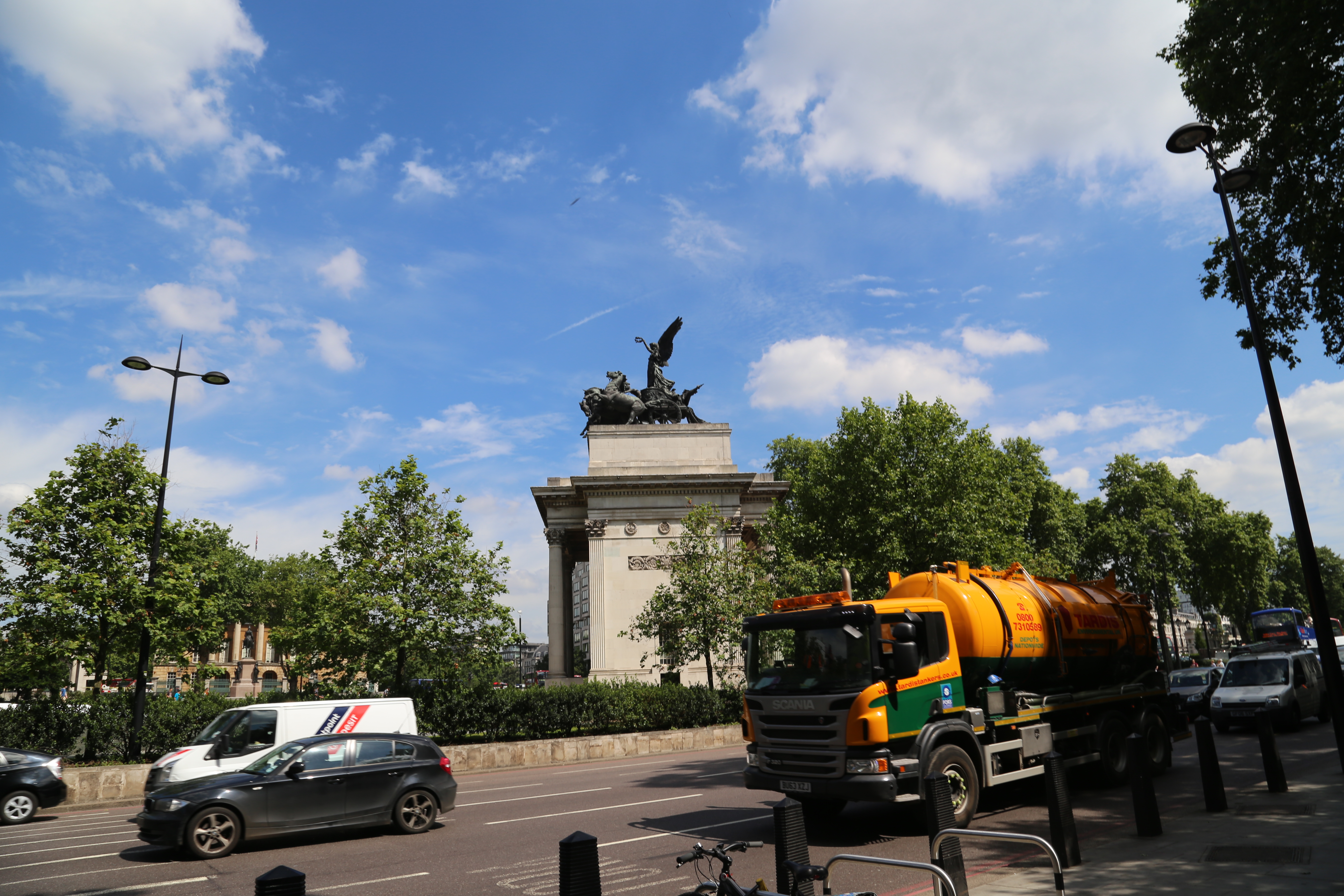 2014 Europe Trip Day 10 - England (J.K. Rowling Home, Changing of the Guard - Buckingham Palace, Hamleys of London (Oldest & Largest Toy Shop in World), Piccadilly Circus, Leicester Square, Trafalgar Square, Big Ben, Indian Food, Tunnock's Caramel Wafers)