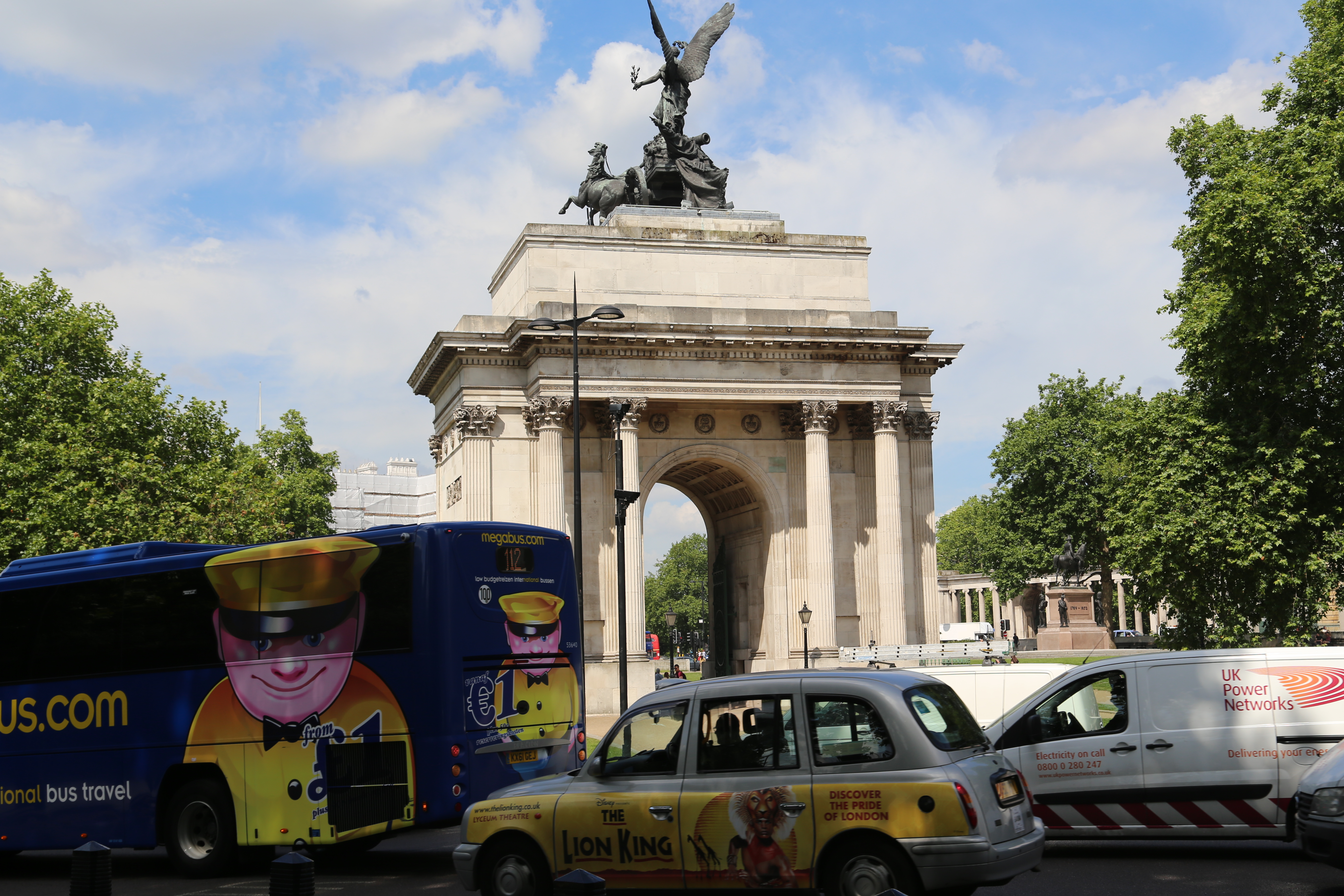 2014 Europe Trip Day 10 - England (J.K. Rowling Home, Changing of the Guard - Buckingham Palace, Hamleys of London (Oldest & Largest Toy Shop in World), Piccadilly Circus, Leicester Square, Trafalgar Square, Big Ben, Indian Food, Tunnock's Caramel Wafers)