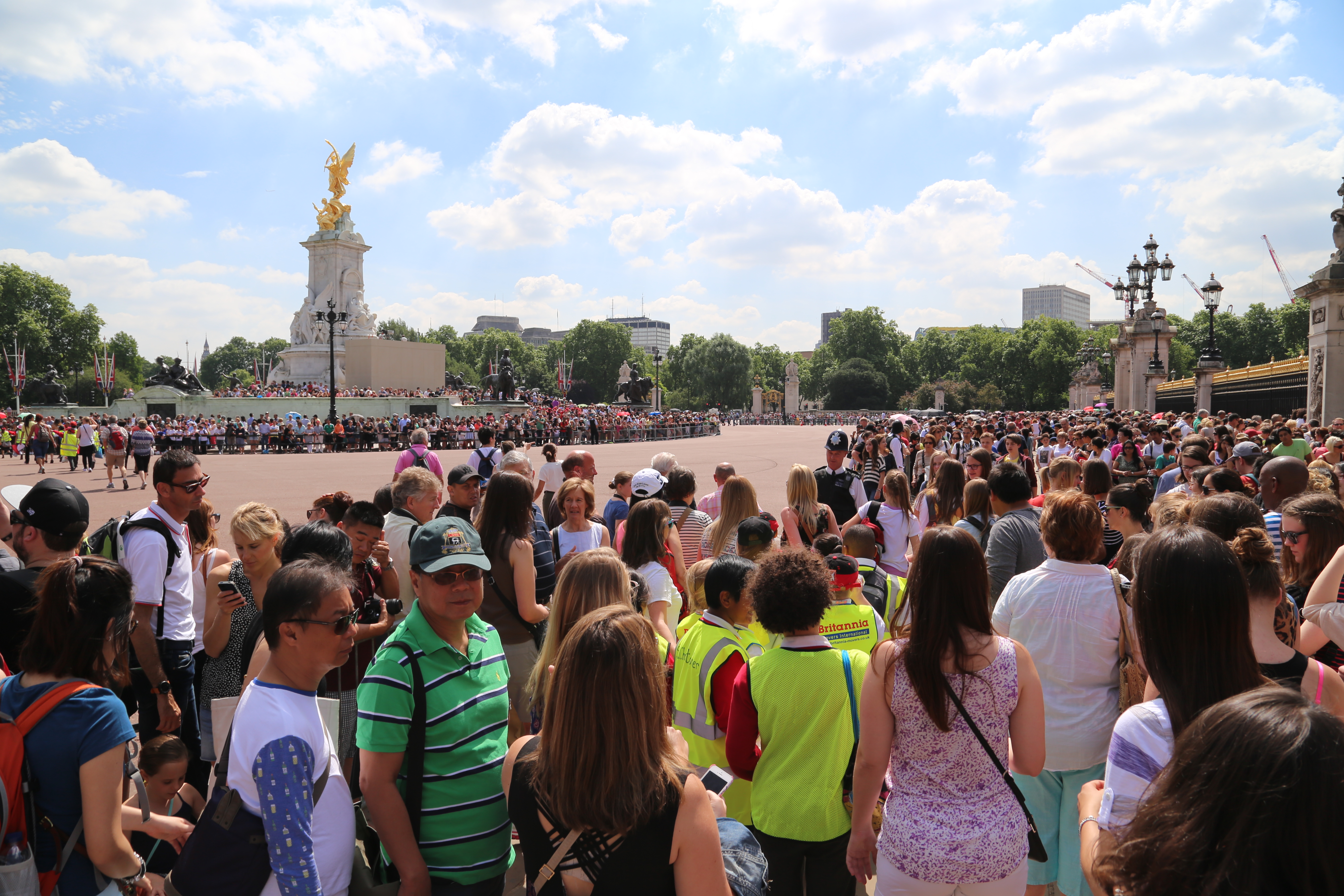 2014 Europe Trip Day 10 - England (J.K. Rowling Home, Changing of the Guard - Buckingham Palace, Hamleys of London (Oldest & Largest Toy Shop in World), Piccadilly Circus, Leicester Square, Trafalgar Square, Big Ben, Indian Food, Tunnock's Caramel Wafers)