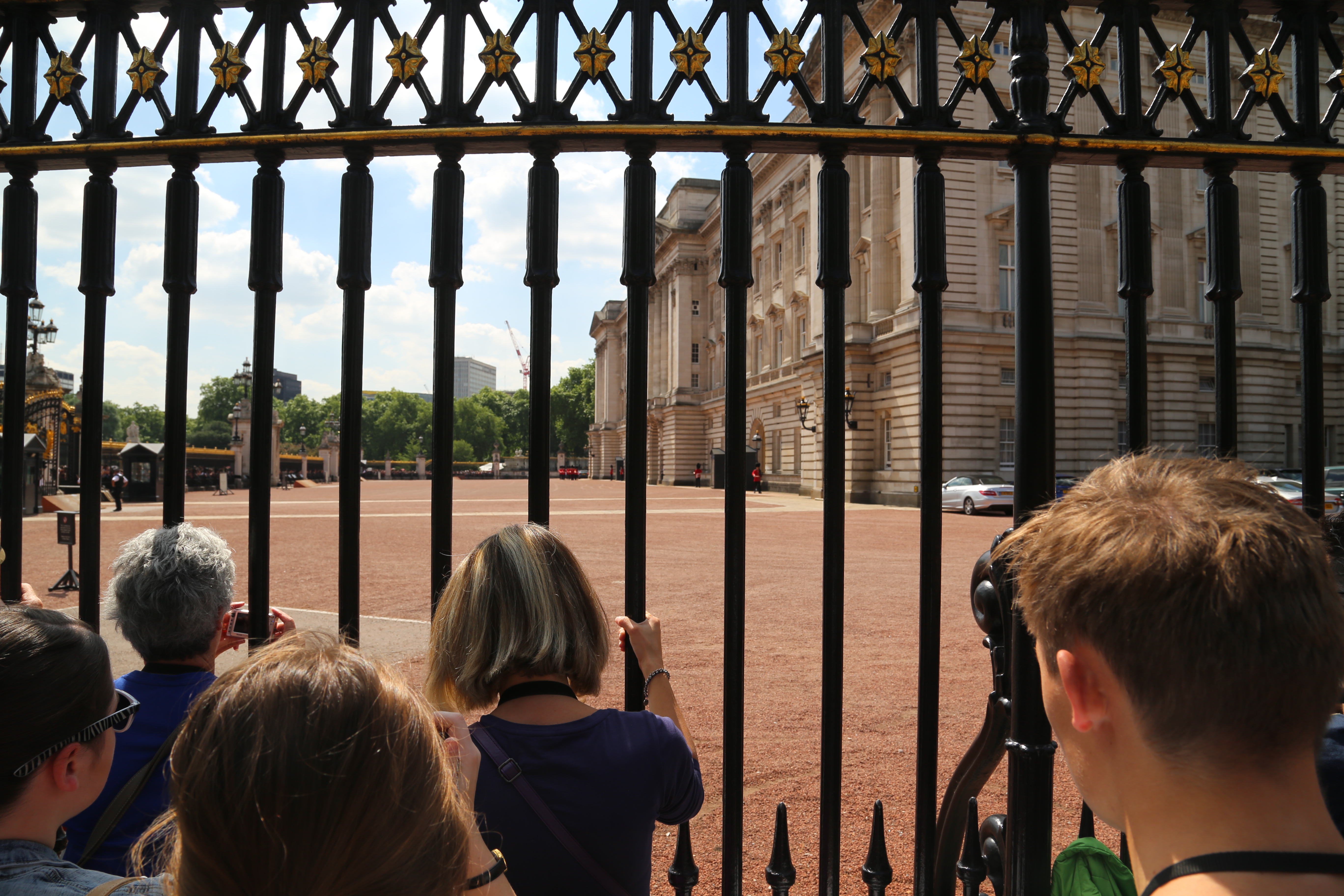 2014 Europe Trip Day 10 - England (J.K. Rowling Home, Changing of the Guard - Buckingham Palace, Hamleys of London (Oldest & Largest Toy Shop in World), Piccadilly Circus, Leicester Square, Trafalgar Square, Big Ben, Indian Food, Tunnock's Caramel Wafers)