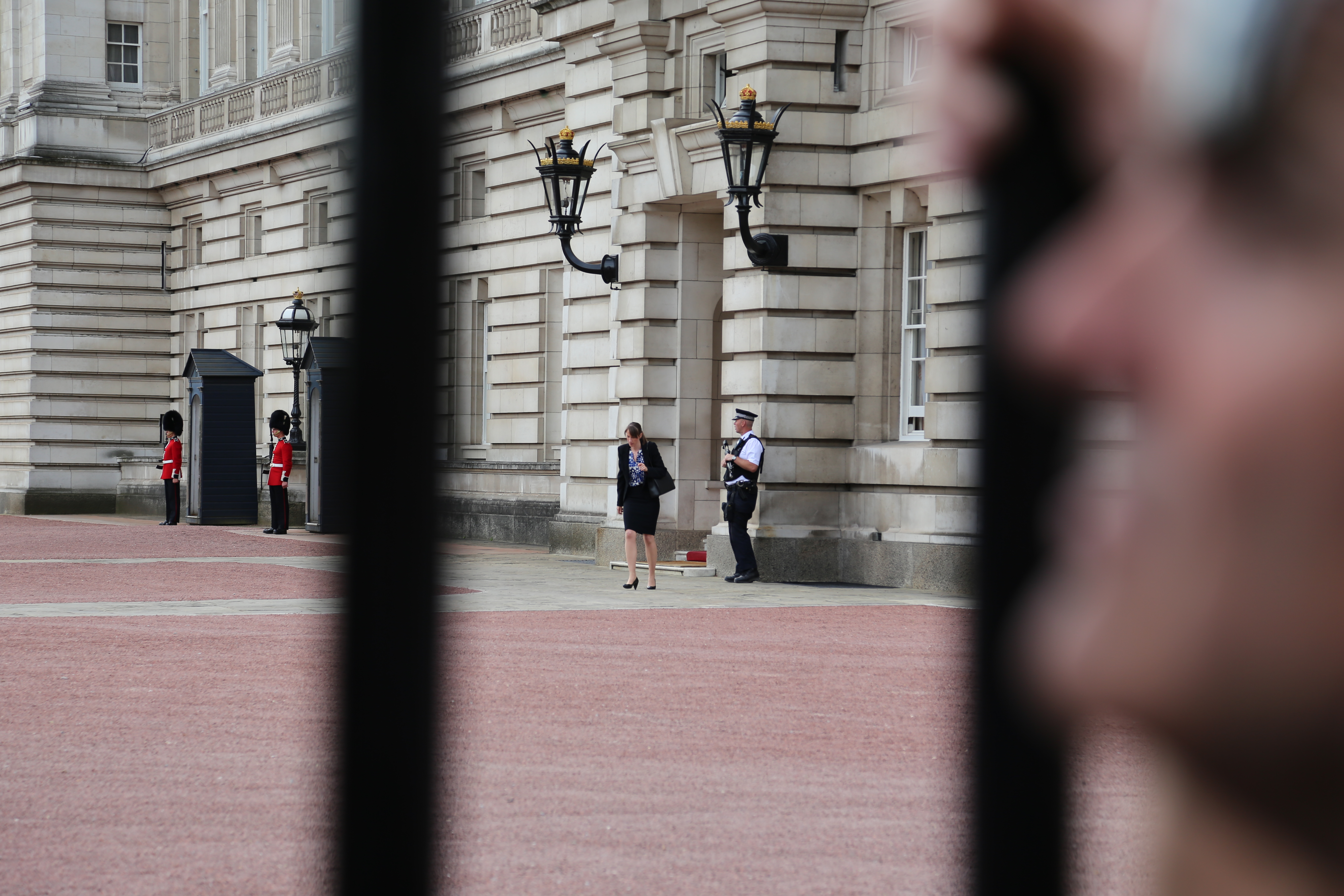 2014 Europe Trip Day 10 - England (J.K. Rowling Home, Changing of the Guard - Buckingham Palace, Hamleys of London (Oldest & Largest Toy Shop in World), Piccadilly Circus, Leicester Square, Trafalgar Square, Big Ben, Indian Food, Tunnock's Caramel Wafers)