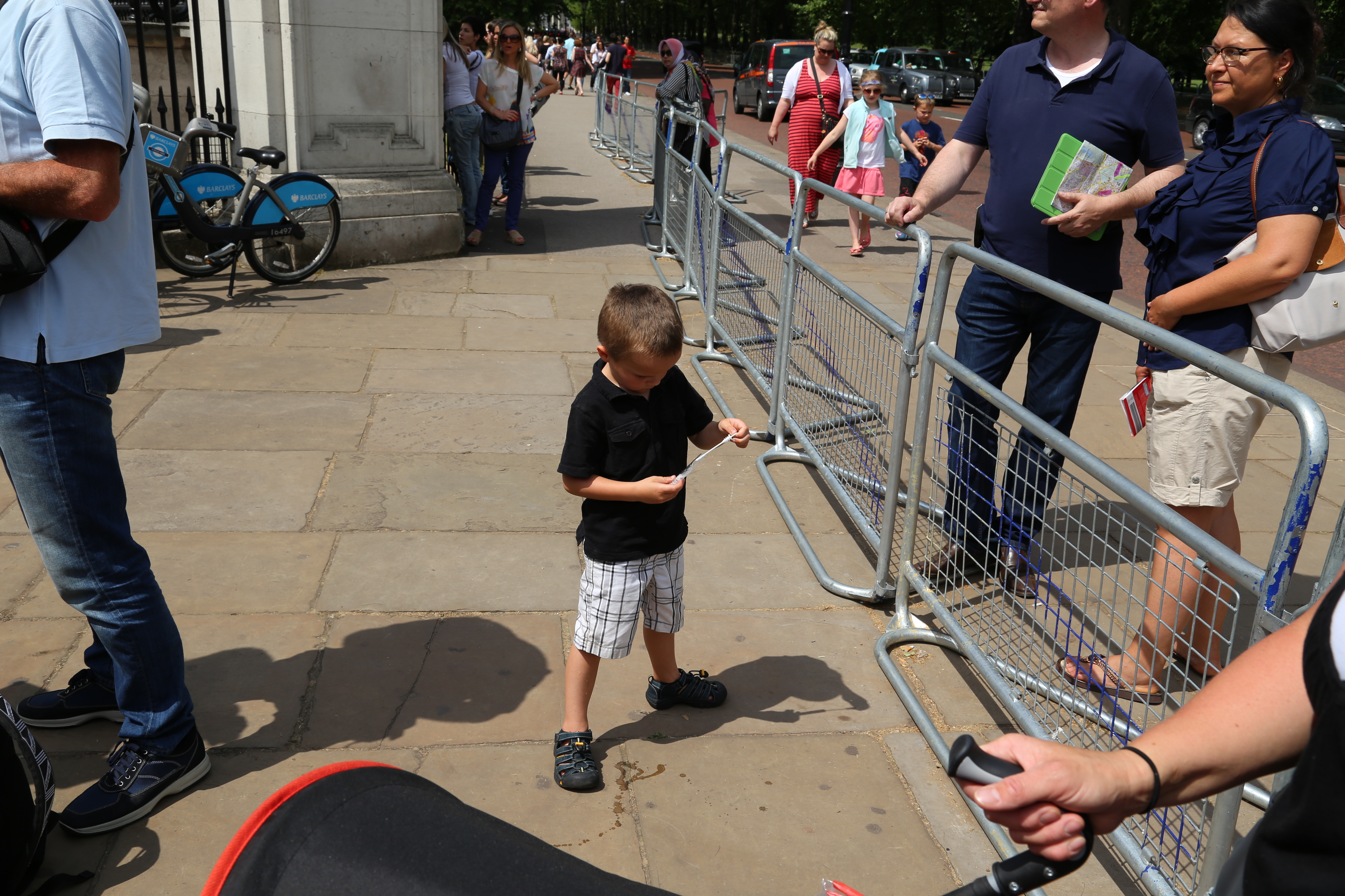 2014 Europe Trip Day 10 - England (J.K. Rowling Home, Changing of the Guard - Buckingham Palace, Hamleys of London (Oldest & Largest Toy Shop in World), Piccadilly Circus, Leicester Square, Trafalgar Square, Big Ben, Indian Food, Tunnock's Caramel Wafers)