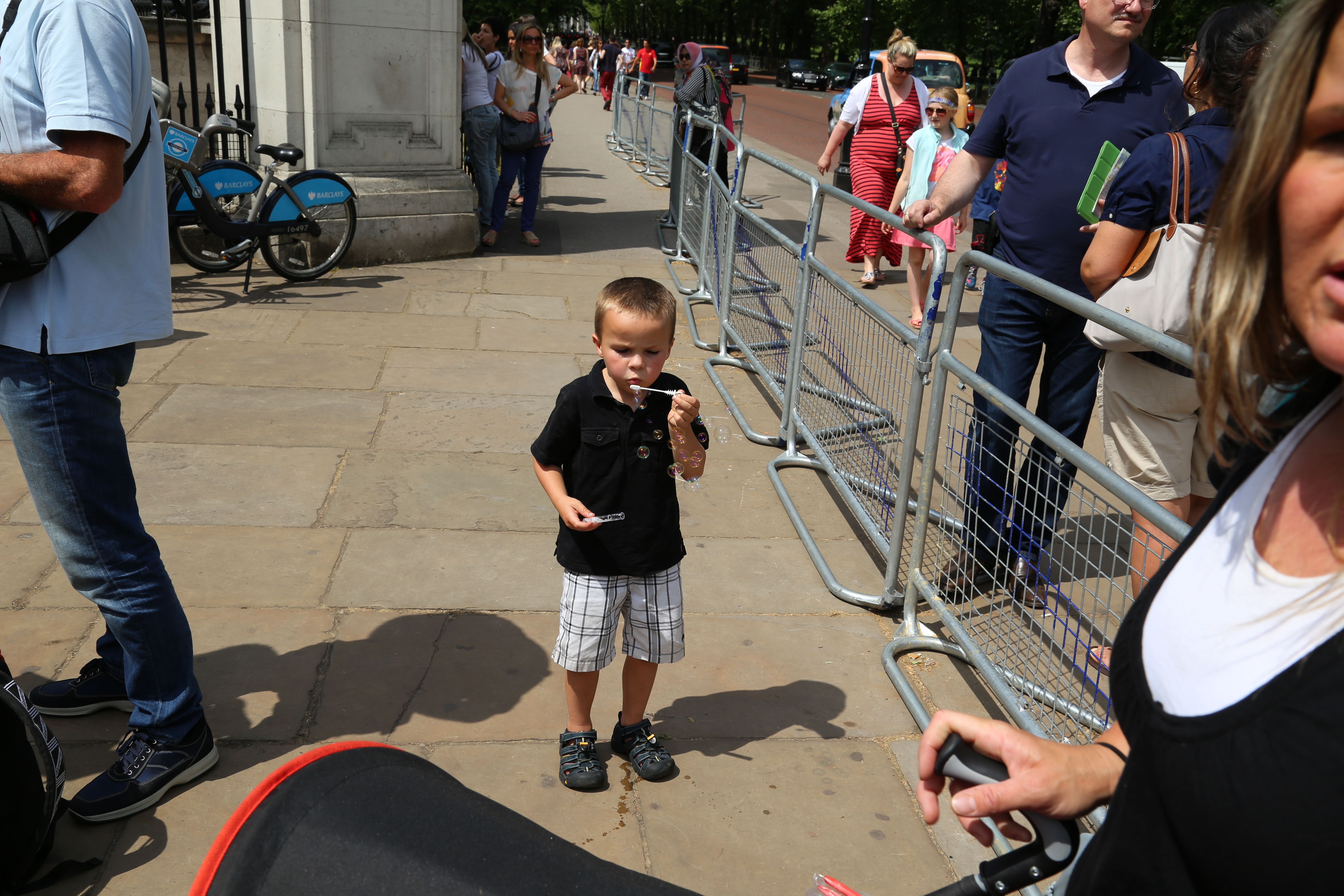 2014 Europe Trip Day 10 - England (J.K. Rowling Home, Changing of the Guard - Buckingham Palace, Hamleys of London (Oldest & Largest Toy Shop in World), Piccadilly Circus, Leicester Square, Trafalgar Square, Big Ben, Indian Food, Tunnock's Caramel Wafers)