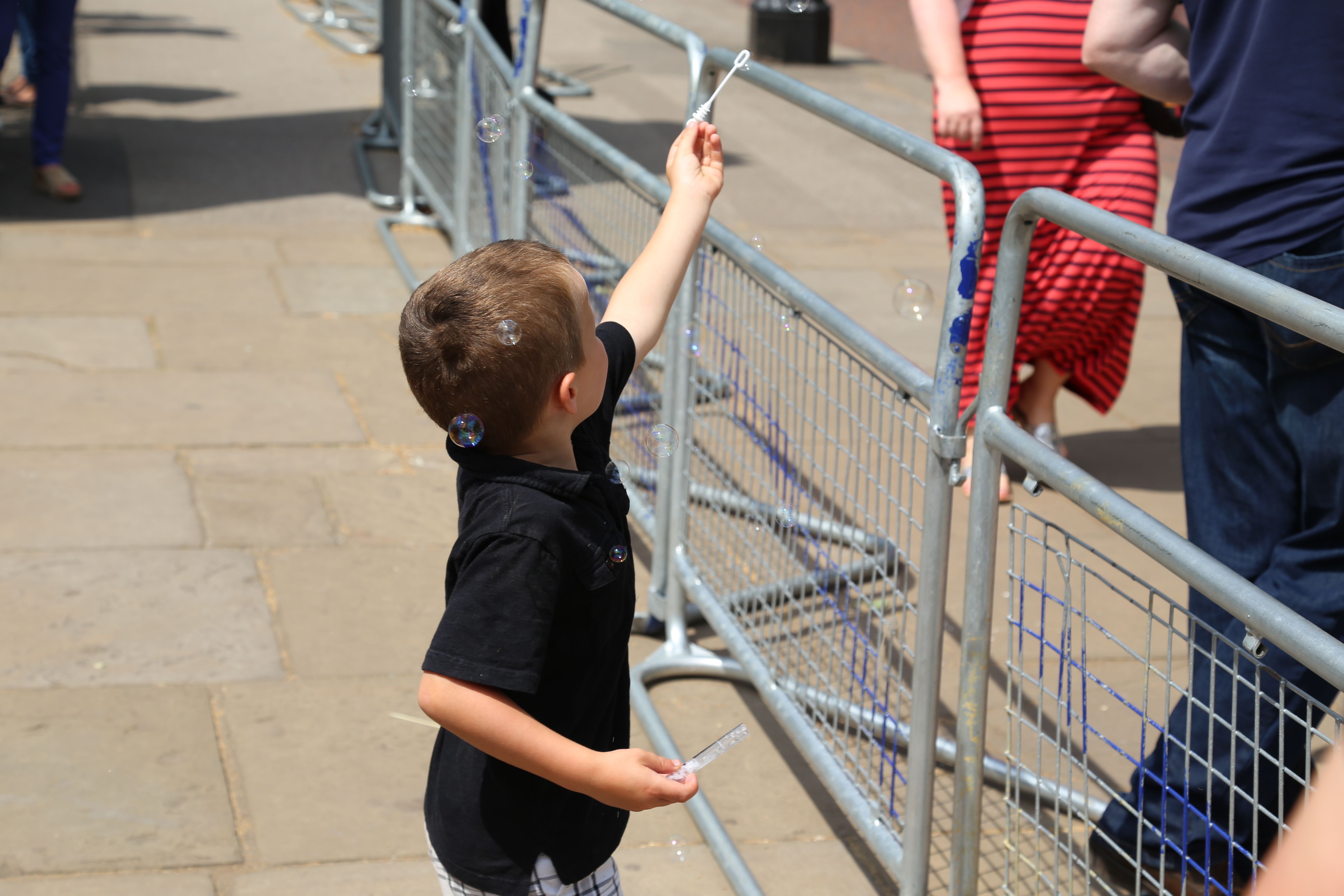 2014 Europe Trip Day 10 - England (J.K. Rowling Home, Changing of the Guard - Buckingham Palace, Hamleys of London (Oldest & Largest Toy Shop in World), Piccadilly Circus, Leicester Square, Trafalgar Square, Big Ben, Indian Food, Tunnock's Caramel Wafers)