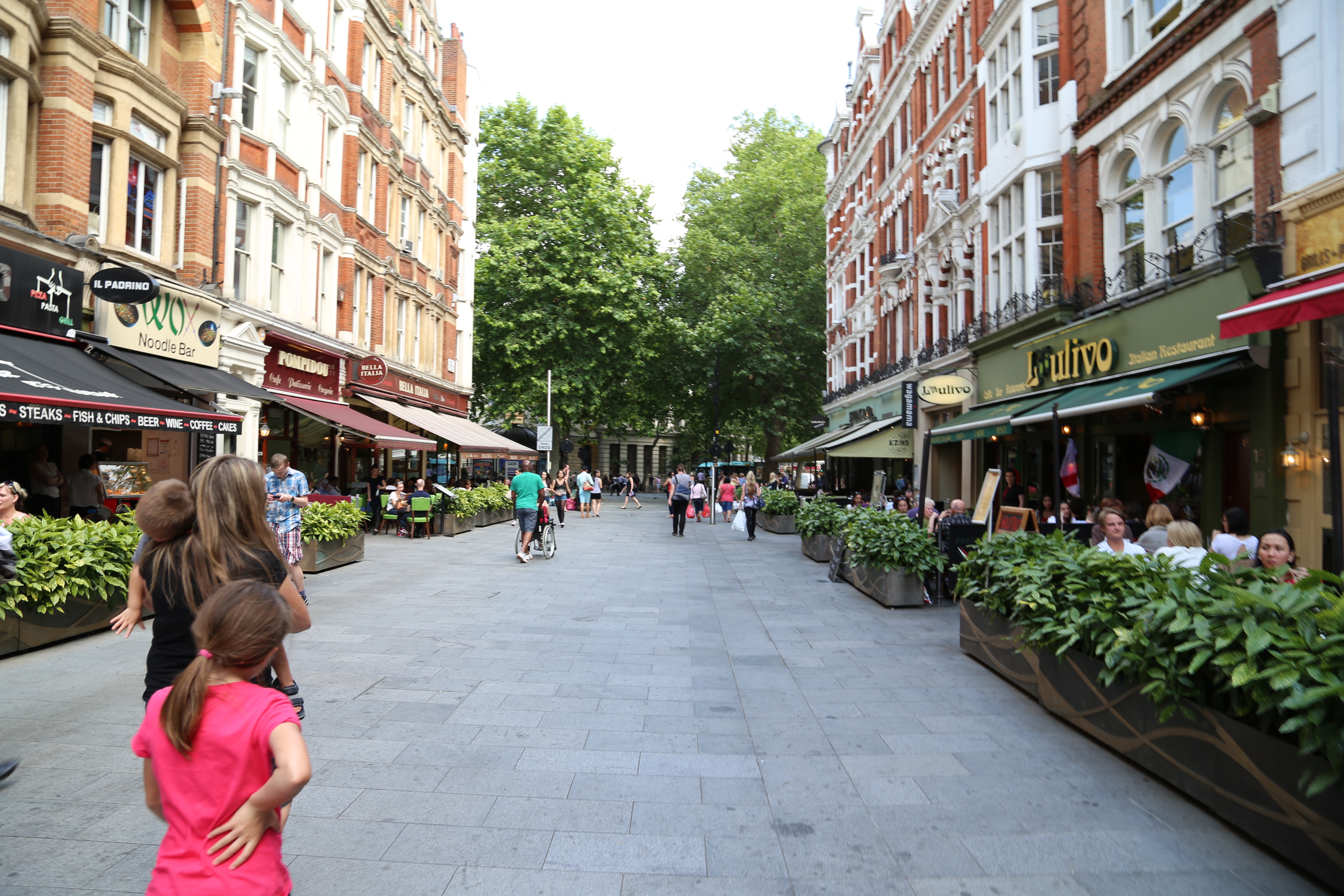 2014 Europe Trip Day 10 - England (J.K. Rowling Home, Changing of the Guard - Buckingham Palace, Hamleys of London (Oldest & Largest Toy Shop in World), Piccadilly Circus, Leicester Square, Trafalgar Square, Big Ben, Indian Food, Tunnock's Caramel Wafers)