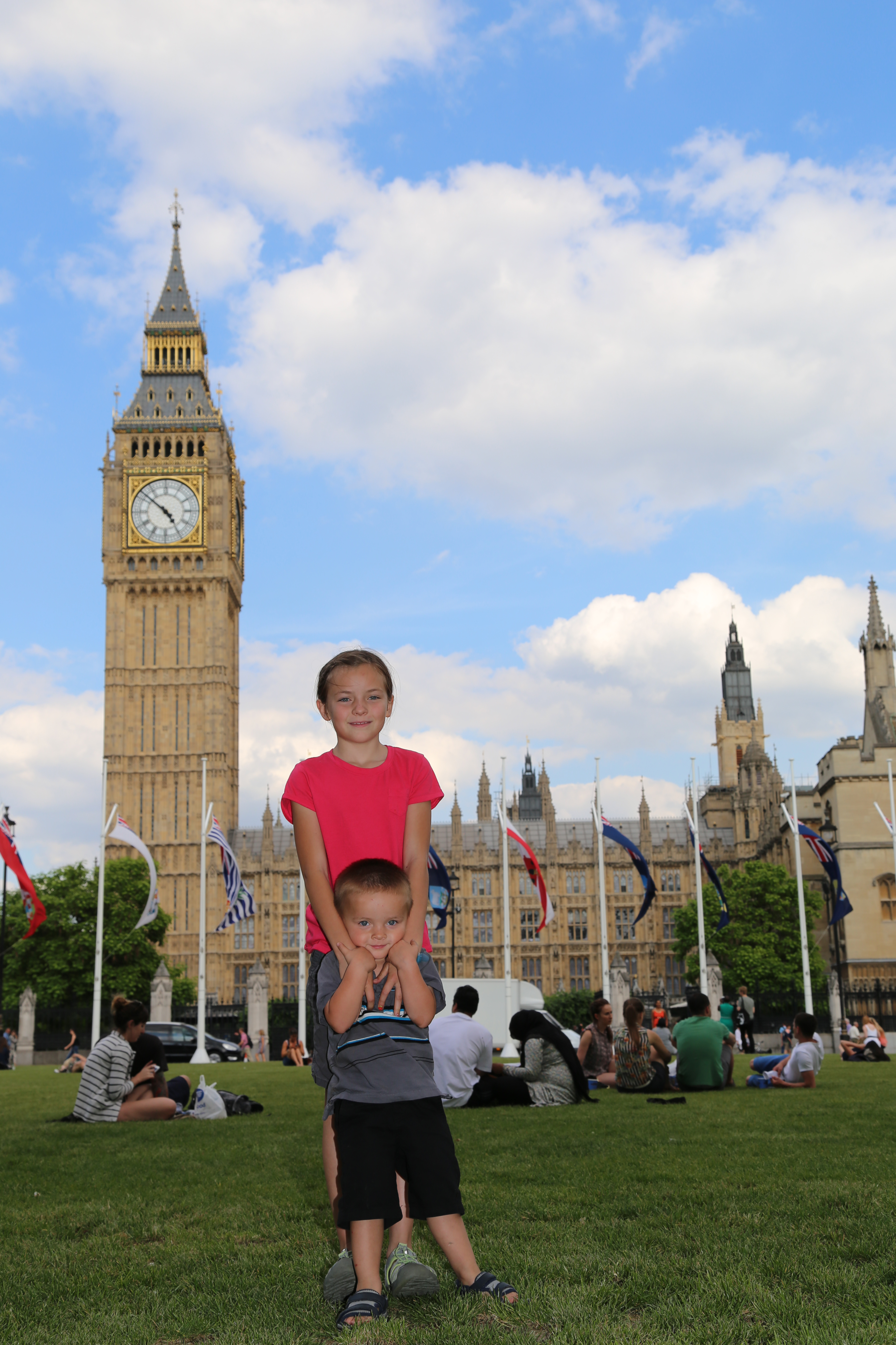 2014 Europe Trip Day 10 - England (J.K. Rowling Home, Changing of the Guard - Buckingham Palace, Hamleys of London (Oldest & Largest Toy Shop in World), Piccadilly Circus, Leicester Square, Trafalgar Square, Big Ben, Indian Food, Tunnock's Caramel Wafers)