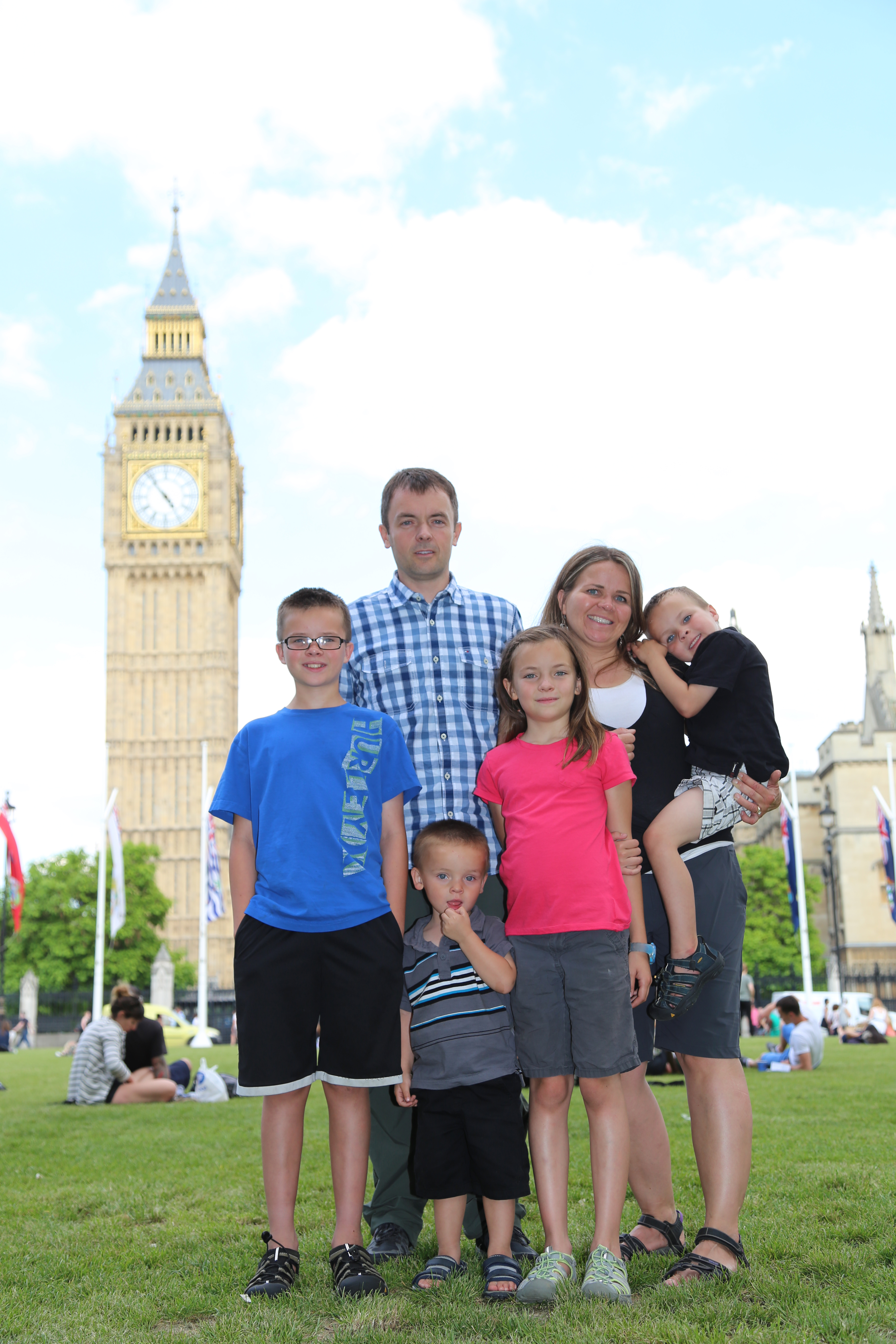 2014 Europe Trip Day 10 - England (J.K. Rowling Home, Changing of the Guard - Buckingham Palace, Hamleys of London (Oldest & Largest Toy Shop in World), Piccadilly Circus, Leicester Square, Trafalgar Square, Big Ben, Indian Food, Tunnock's Caramel Wafers)