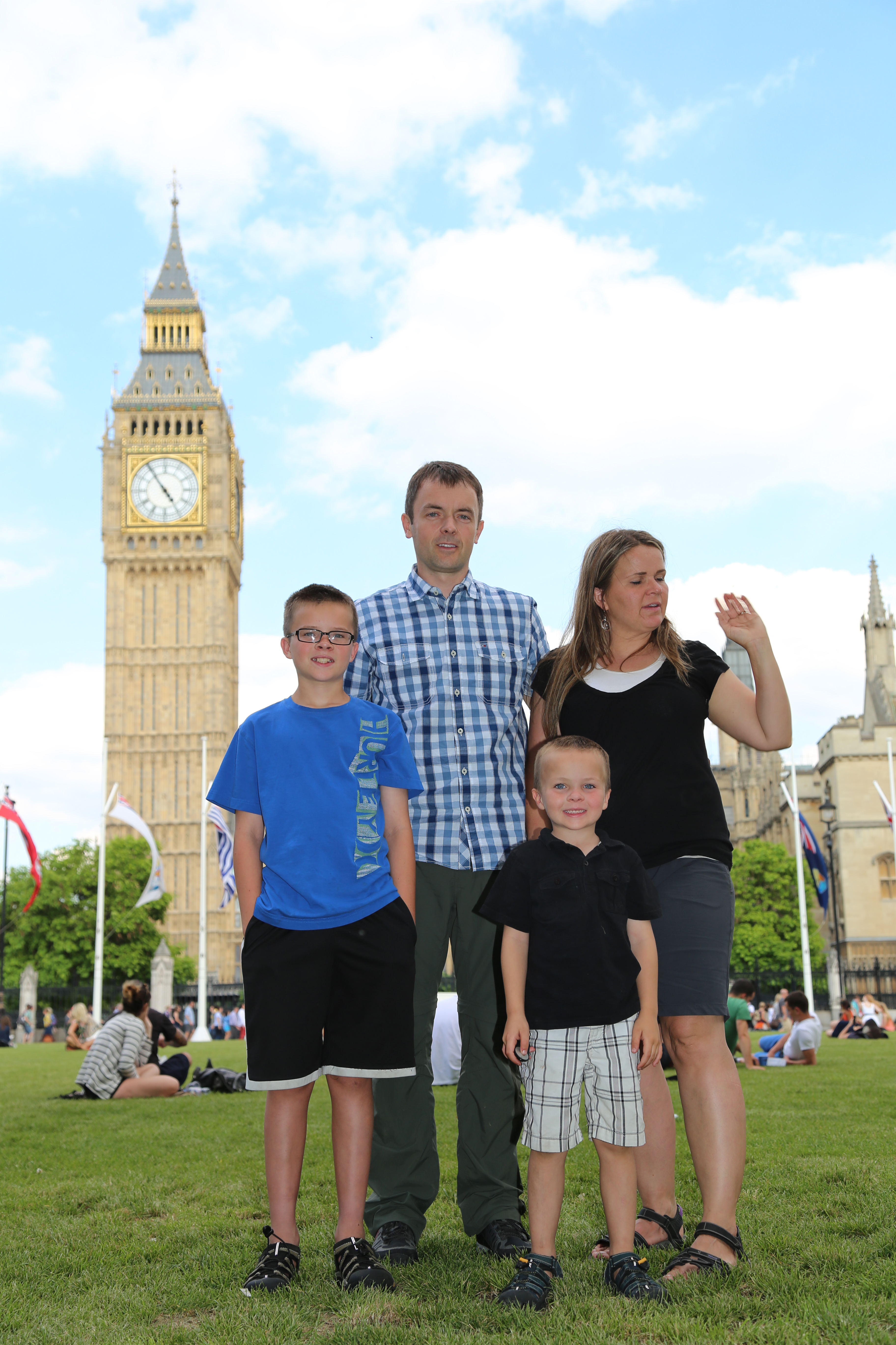 2014 Europe Trip Day 10 - England (J.K. Rowling Home, Changing of the Guard - Buckingham Palace, Hamleys of London (Oldest & Largest Toy Shop in World), Piccadilly Circus, Leicester Square, Trafalgar Square, Big Ben, Indian Food, Tunnock's Caramel Wafers)