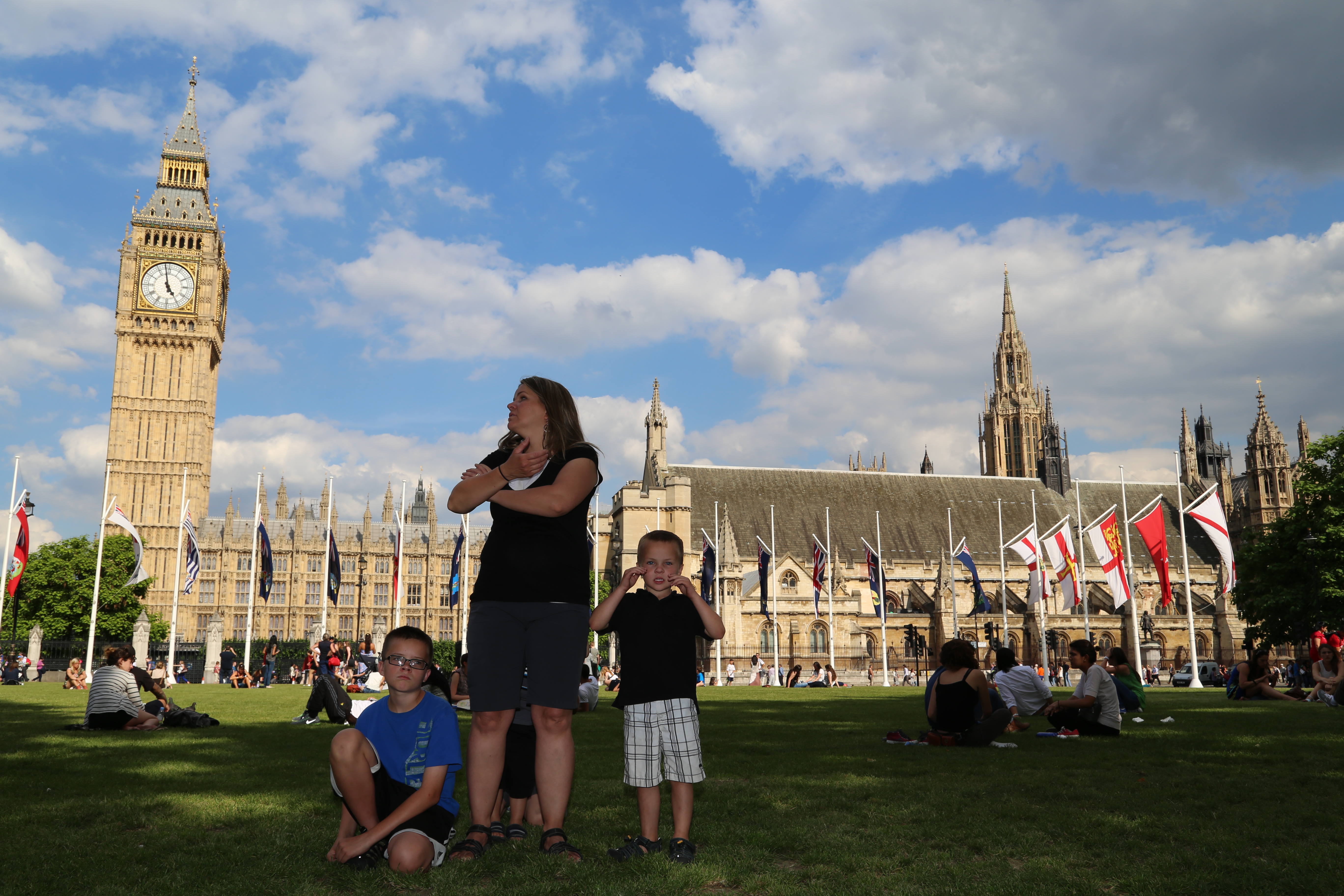 2014 Europe Trip Day 10 - England (J.K. Rowling Home, Changing of the Guard - Buckingham Palace, Hamleys of London (Oldest & Largest Toy Shop in World), Piccadilly Circus, Leicester Square, Trafalgar Square, Big Ben, Indian Food, Tunnock's Caramel Wafers)