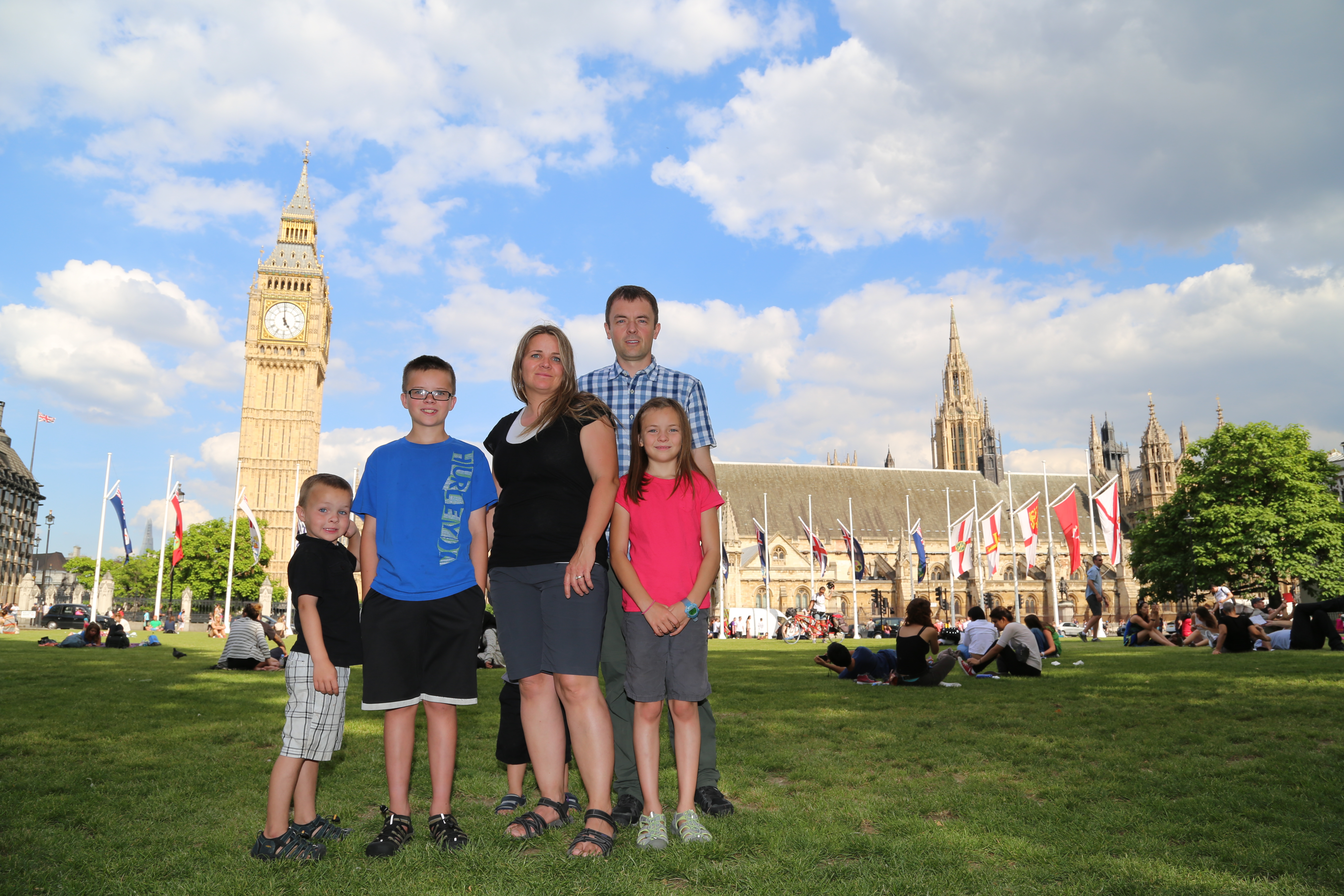 2014 Europe Trip Day 10 - England (J.K. Rowling Home, Changing of the Guard - Buckingham Palace, Hamleys of London (Oldest & Largest Toy Shop in World), Piccadilly Circus, Leicester Square, Trafalgar Square, Big Ben, Indian Food, Tunnock's Caramel Wafers)