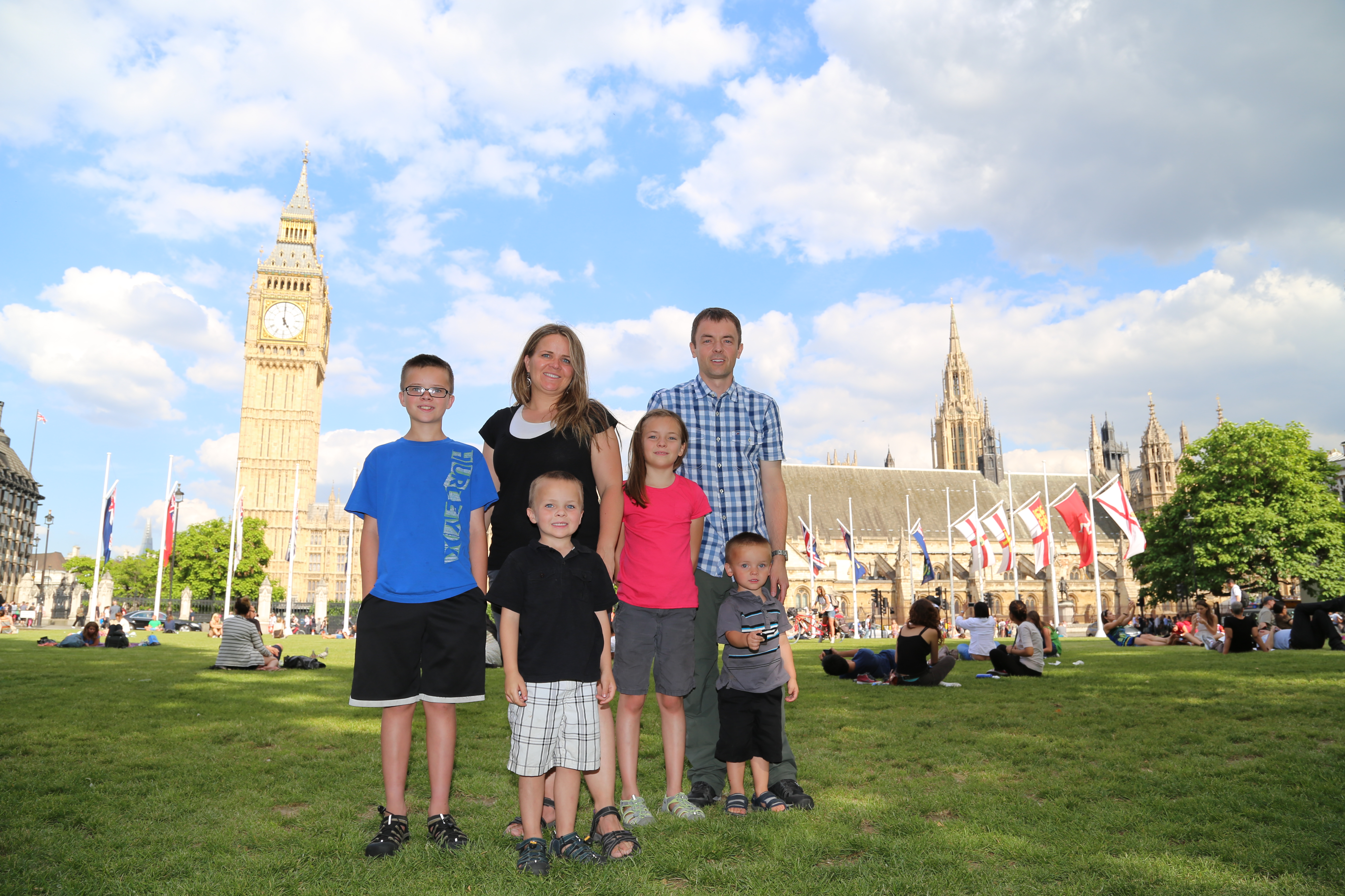 2014 Europe Trip Day 10 - England (J.K. Rowling Home, Changing of the Guard - Buckingham Palace, Hamleys of London (Oldest & Largest Toy Shop in World), Piccadilly Circus, Leicester Square, Trafalgar Square, Big Ben, Indian Food, Tunnock's Caramel Wafers)