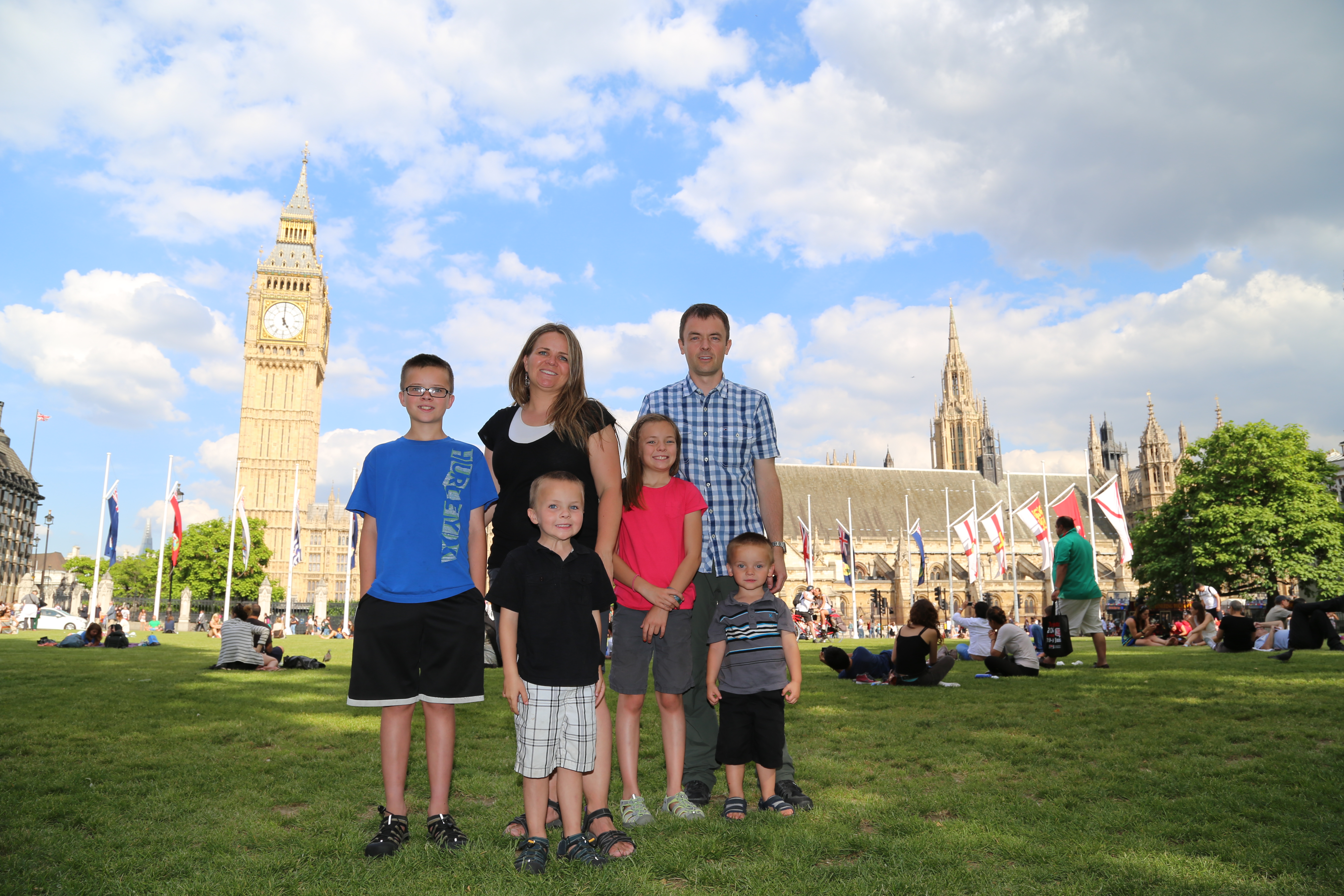 2014 Europe Trip Day 10 - England (J.K. Rowling Home, Changing of the Guard - Buckingham Palace, Hamleys of London (Oldest & Largest Toy Shop in World), Piccadilly Circus, Leicester Square, Trafalgar Square, Big Ben, Indian Food, Tunnock's Caramel Wafers)