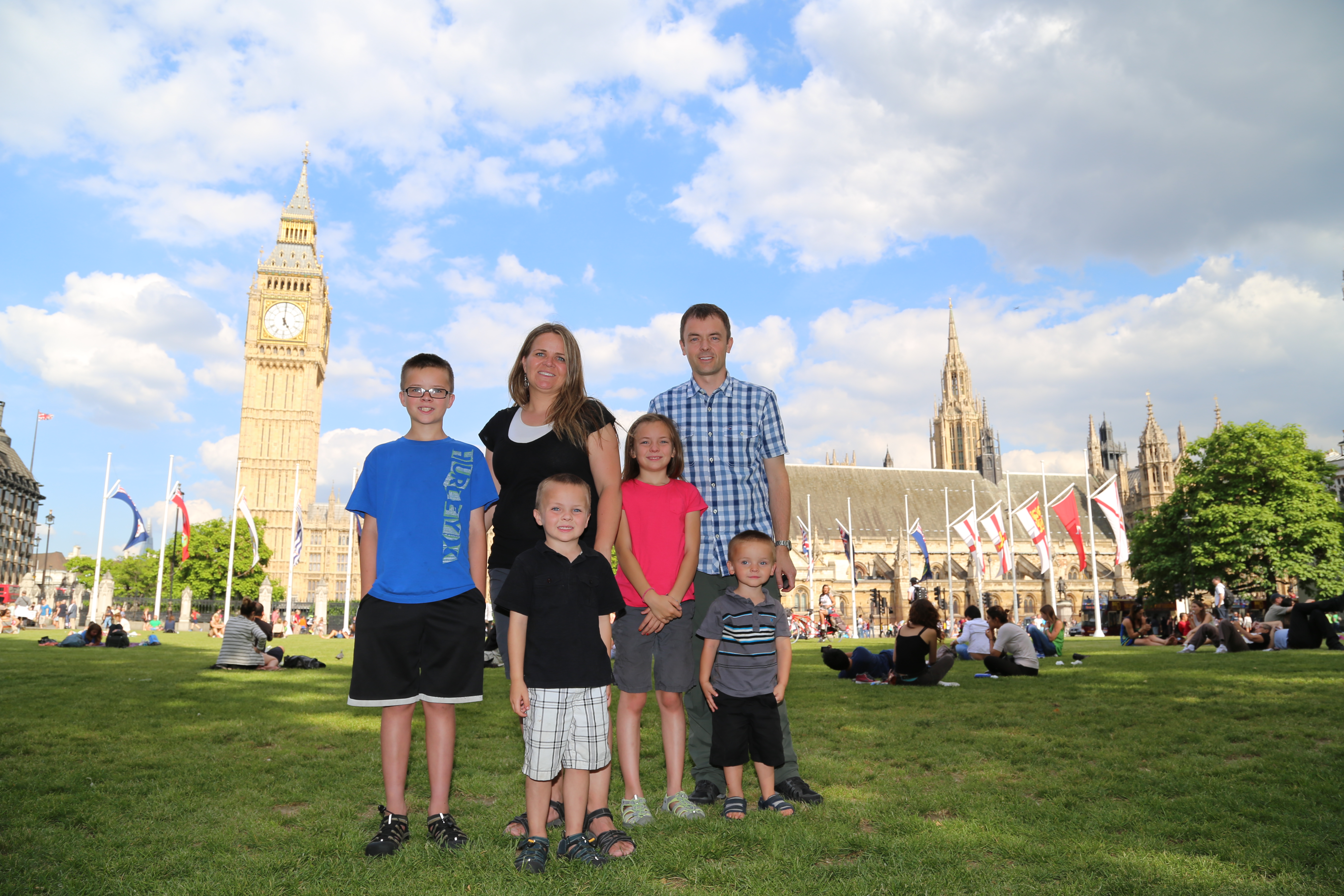 2014 Europe Trip Day 10 - England (J.K. Rowling Home, Changing of the Guard - Buckingham Palace, Hamleys of London (Oldest & Largest Toy Shop in World), Piccadilly Circus, Leicester Square, Trafalgar Square, Big Ben, Indian Food, Tunnock's Caramel Wafers)