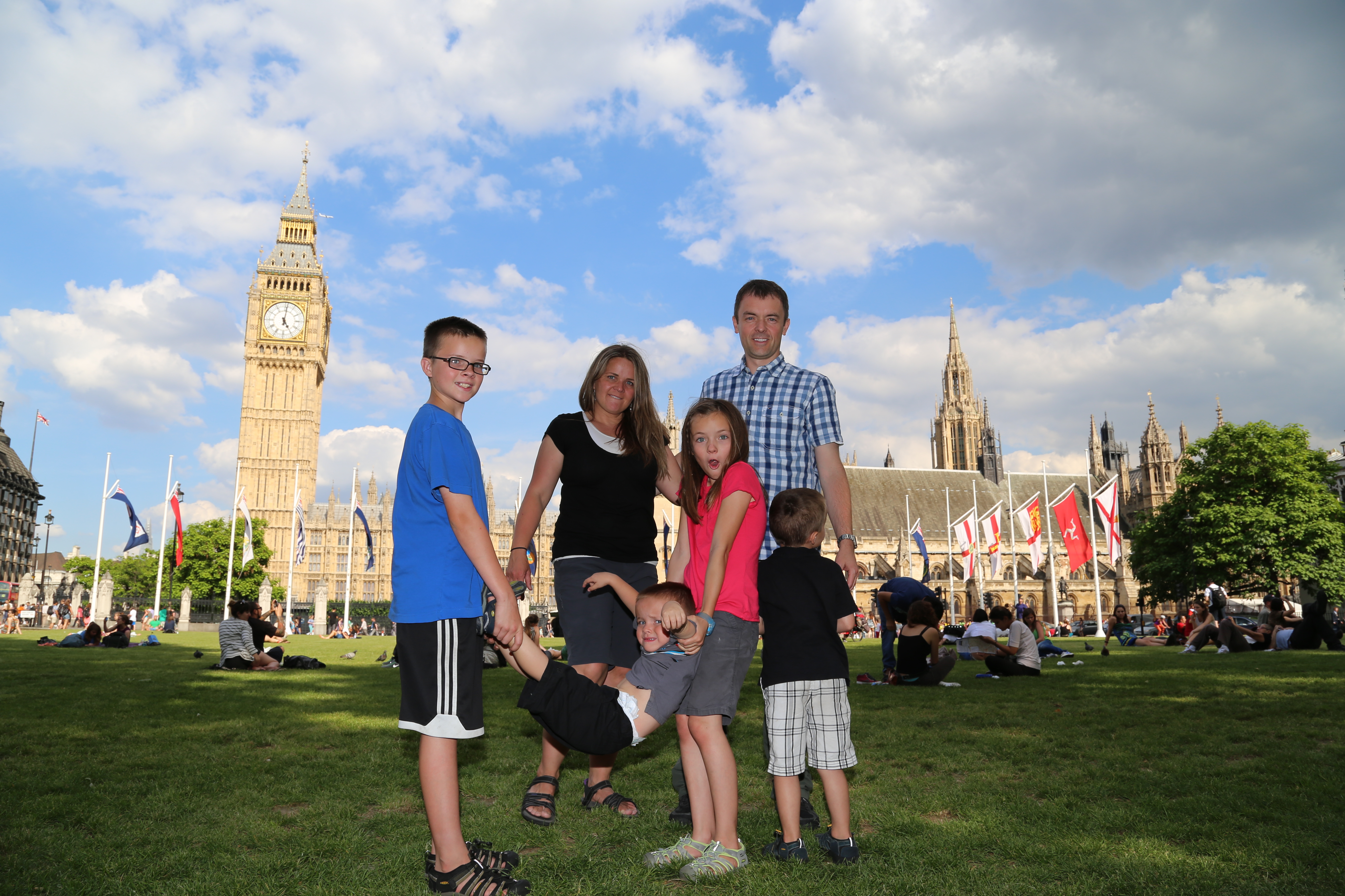 2014 Europe Trip Day 10 - England (J.K. Rowling Home, Changing of the Guard - Buckingham Palace, Hamleys of London (Oldest & Largest Toy Shop in World), Piccadilly Circus, Leicester Square, Trafalgar Square, Big Ben, Indian Food, Tunnock's Caramel Wafers)