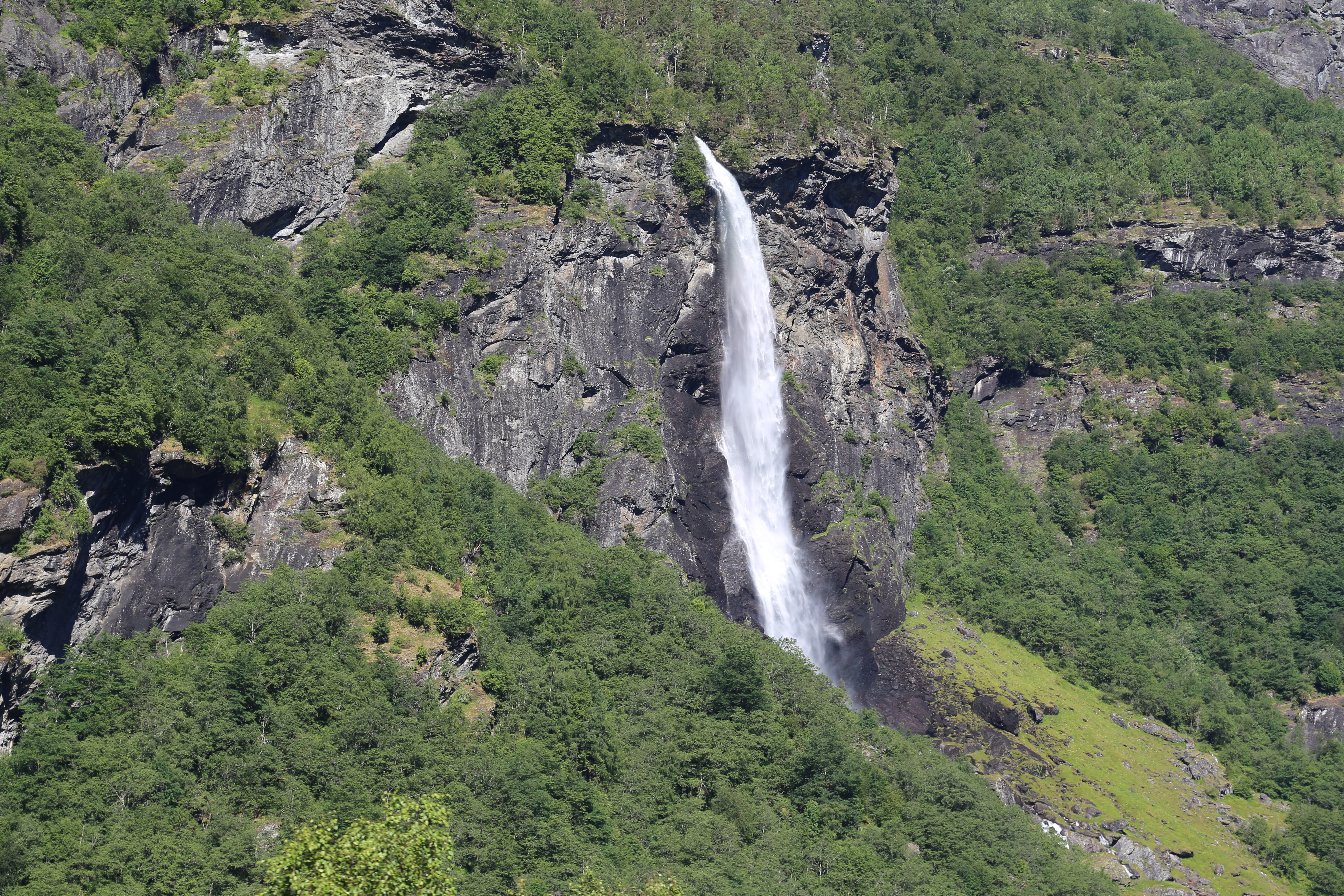 2014 Europe Trip Day 21 - Norway (Norway in a Nutshell (Roundtrip from Bergen via Myrdal): Train Bergen-Myrdal, The Flåm Railway, Fjord Cruise Flam-Gudvangen, Nærøyfjord (Narrowest Fjord in World), Bus Gudvangen-Voss, Train Voss-Bergen)