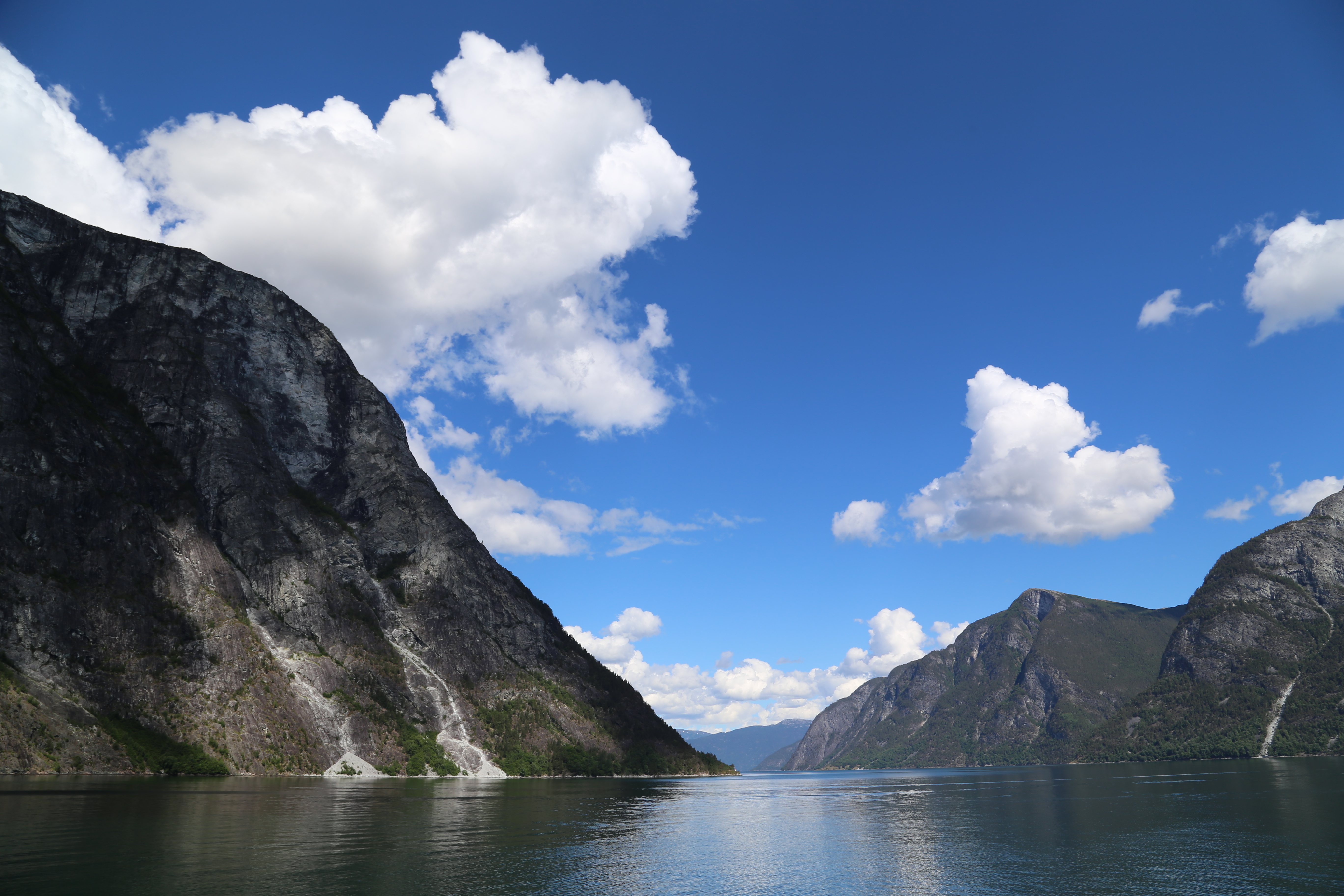 2014 Europe Trip Day 21 - Norway (Norway in a Nutshell (Roundtrip from Bergen via Myrdal): Train Bergen-Myrdal, The Flåm Railway, Fjord Cruise Flam-Gudvangen, Nærøyfjord (Narrowest Fjord in World), Bus Gudvangen-Voss, Train Voss-Bergen)