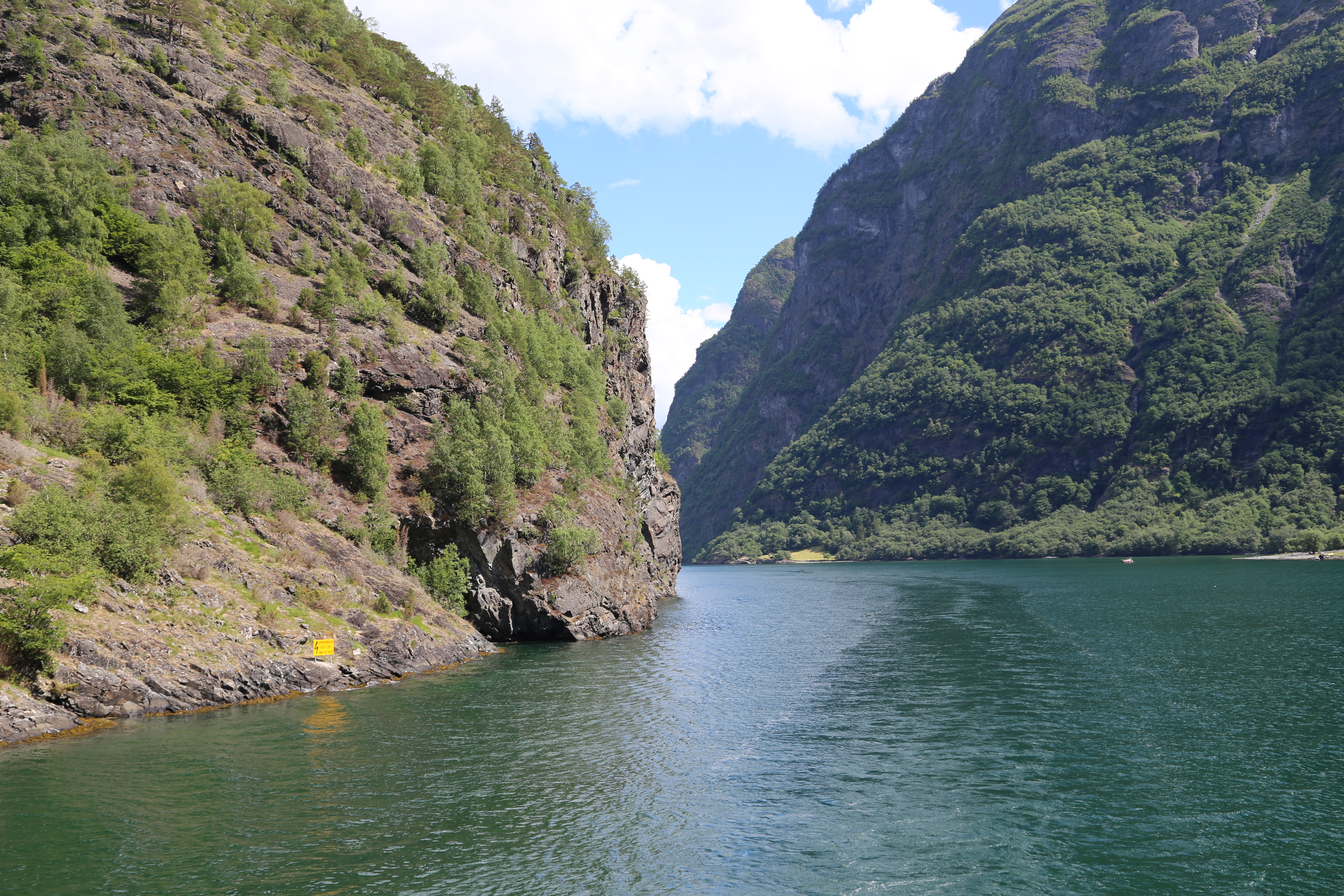 2014 Europe Trip Day 21 - Norway (Norway in a Nutshell (Roundtrip from Bergen via Myrdal): Train Bergen-Myrdal, The Flåm Railway, Fjord Cruise Flam-Gudvangen, Nærøyfjord (Narrowest Fjord in World), Bus Gudvangen-Voss, Train Voss-Bergen)