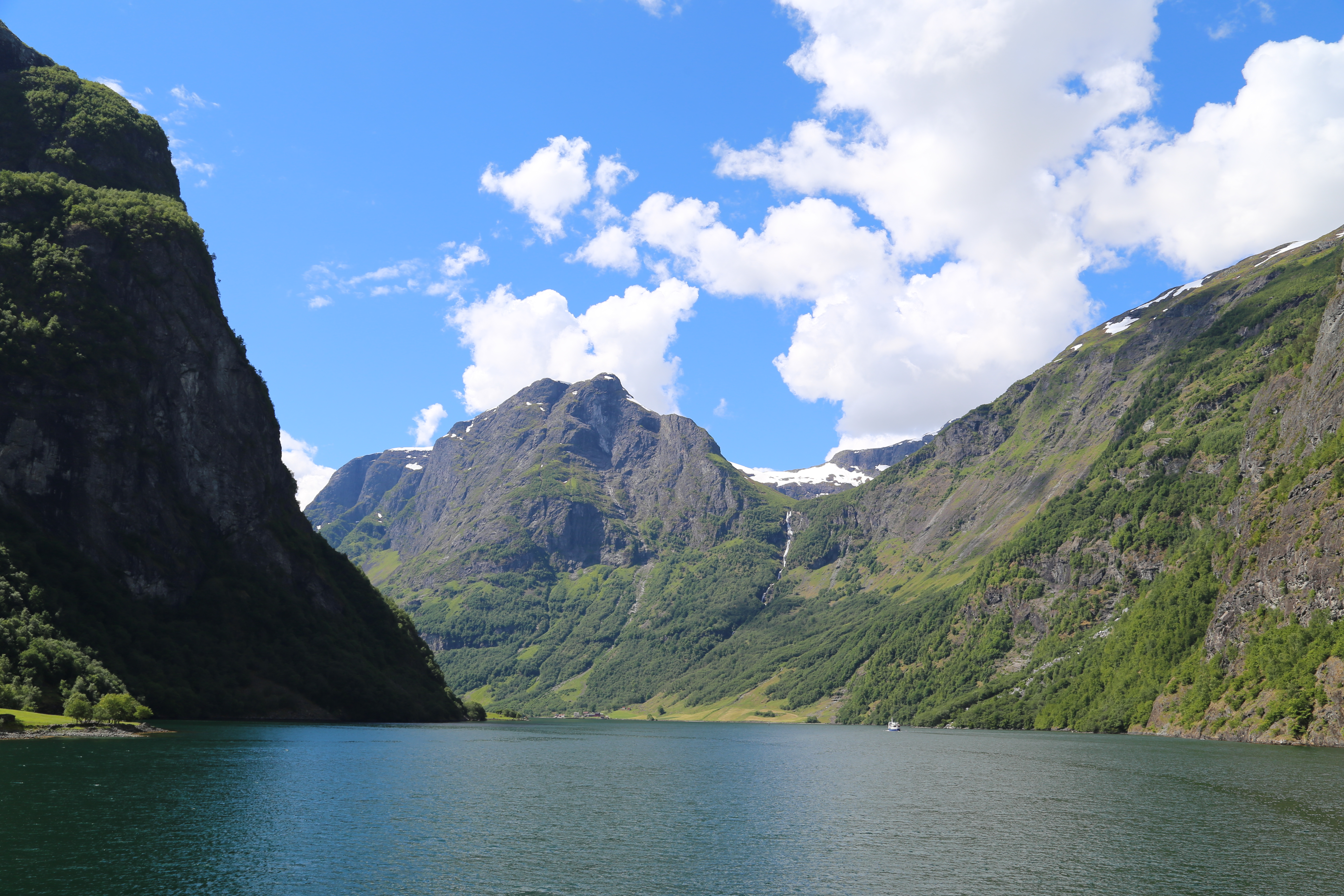 2014 Europe Trip Day 21 - Norway (Norway in a Nutshell (Roundtrip from Bergen via Myrdal): Train Bergen-Myrdal, The Flåm Railway, Fjord Cruise Flam-Gudvangen, Nærøyfjord (Narrowest Fjord in World), Bus Gudvangen-Voss, Train Voss-Bergen)