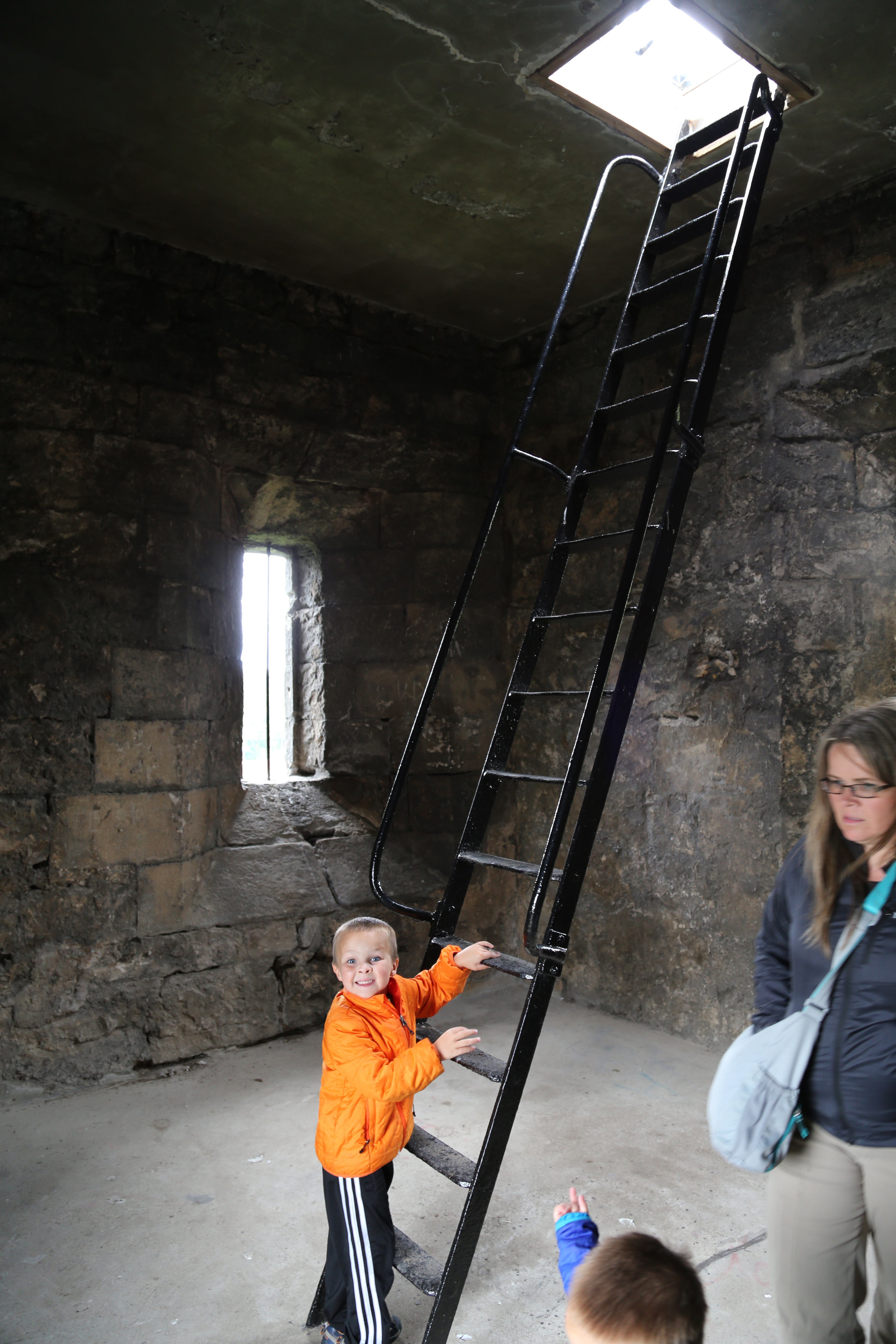 2014 Europe Trip Day 24 - Scotland (Crookston Castle, Paisley Missionary Flat (Walker Street), Lawn Bowling Pitch, Irn Bru, Church of the Holy Rude, Stirling Castle, 2014 Pipefest Stirling)