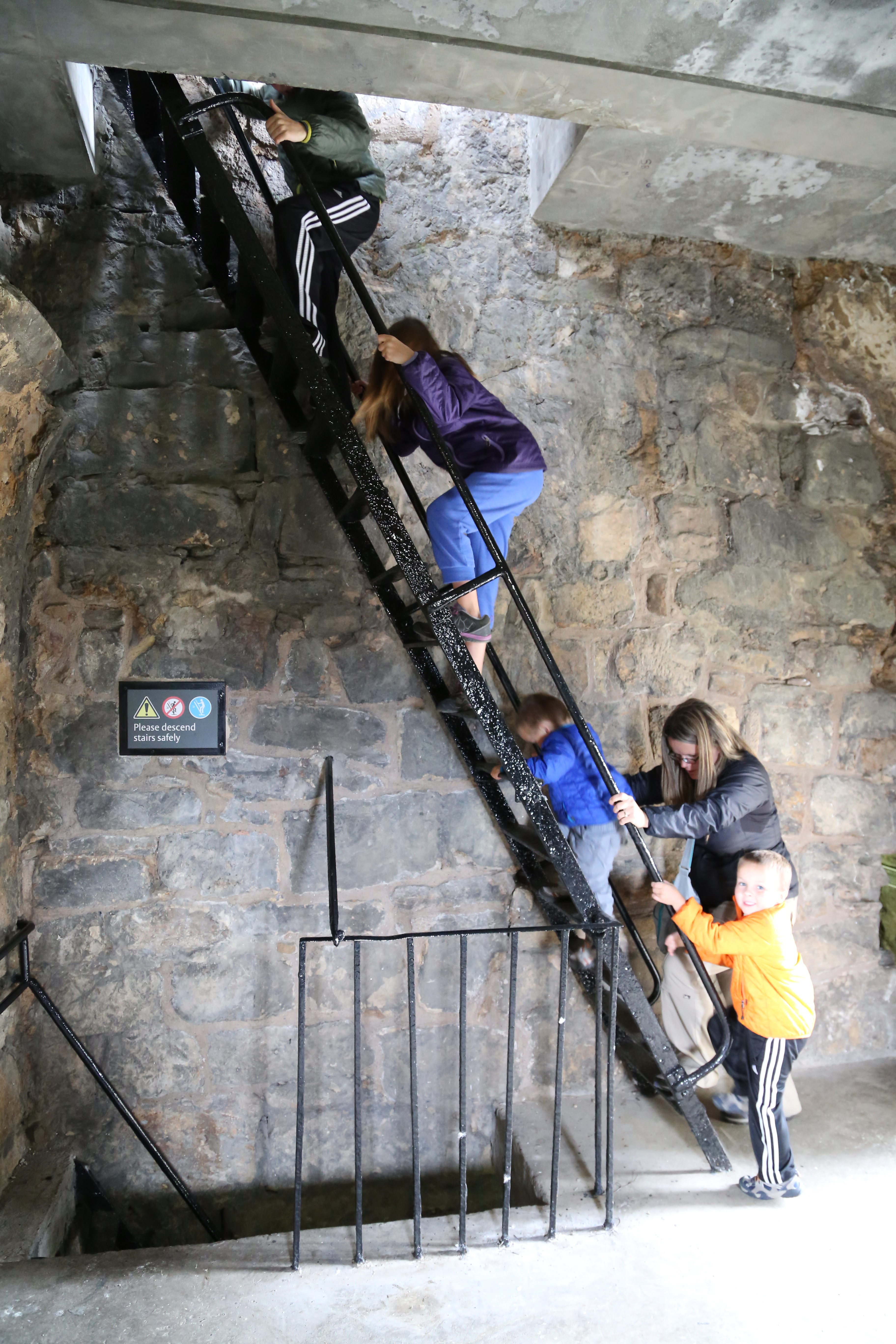 2014 Europe Trip Day 24 - Scotland (Crookston Castle, Paisley Missionary Flat (Walker Street), Lawn Bowling Pitch, Irn Bru, Church of the Holy Rude, Stirling Castle, 2014 Pipefest Stirling)