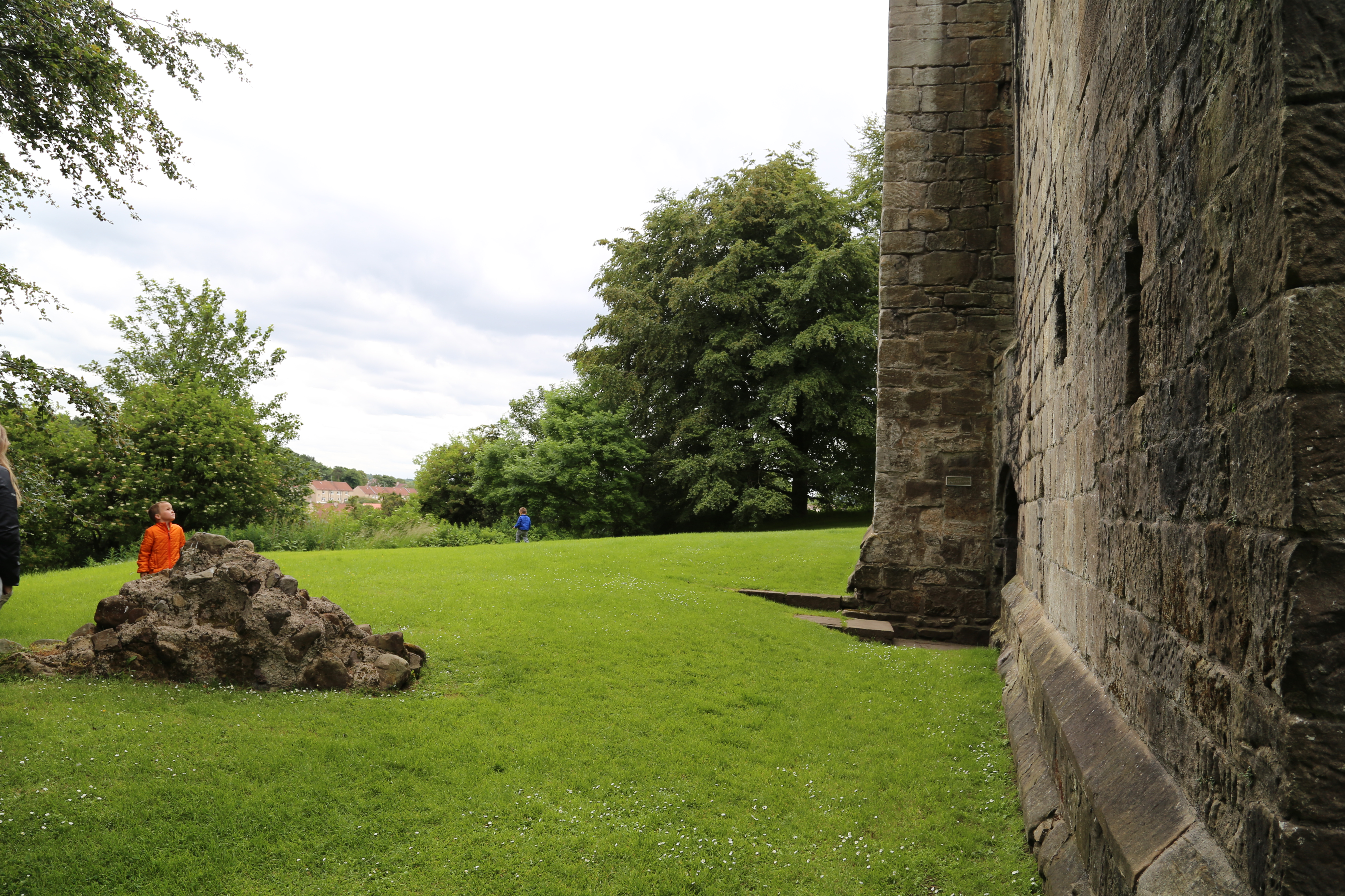 2014 Europe Trip Day 24 - Scotland (Crookston Castle, Paisley Missionary Flat (Walker Street), Lawn Bowling Pitch, Irn Bru, Church of the Holy Rude, Stirling Castle, 2014 Pipefest Stirling)