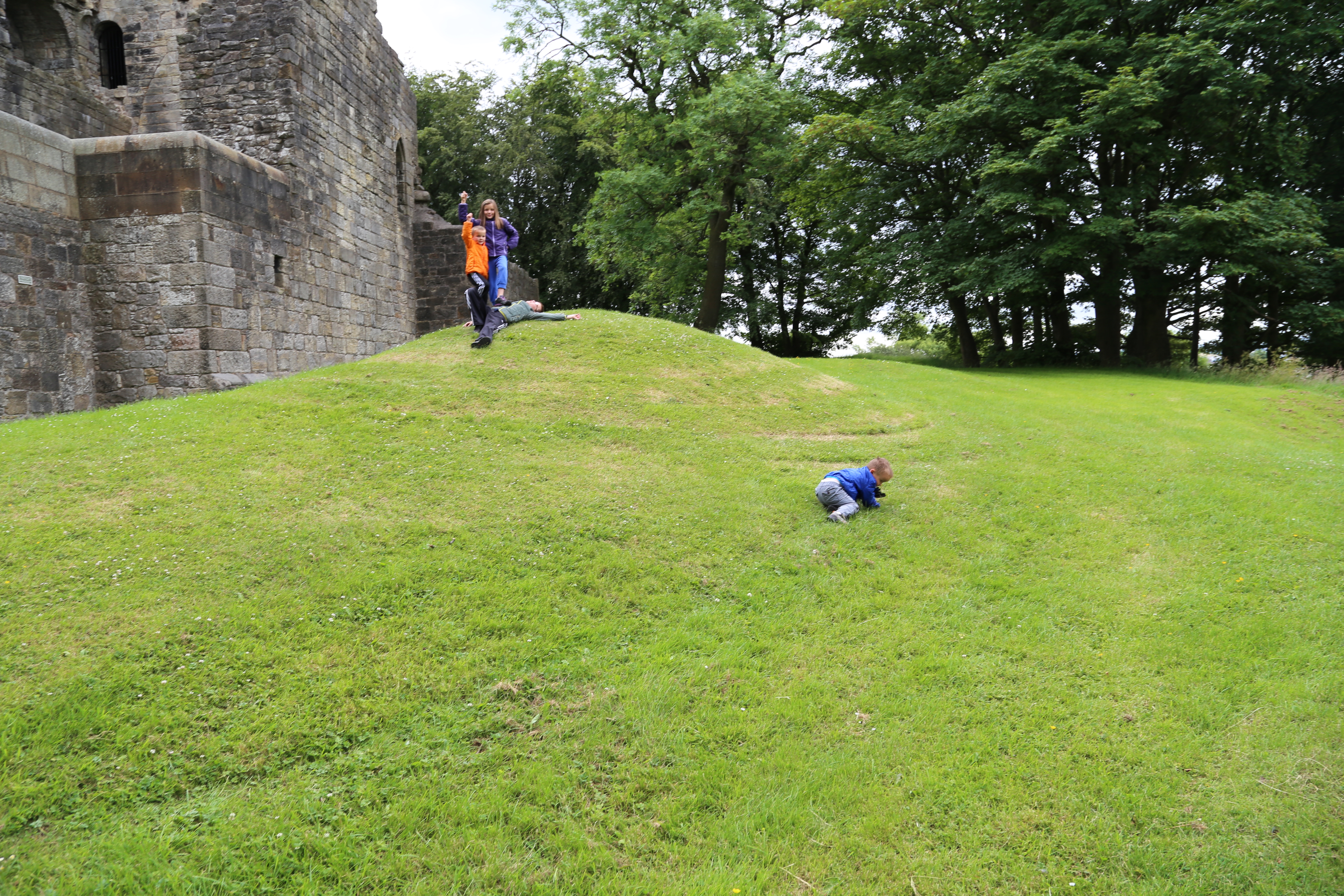 2014 Europe Trip Day 24 - Scotland (Crookston Castle, Paisley Missionary Flat (Walker Street), Lawn Bowling Pitch, Irn Bru, Church of the Holy Rude, Stirling Castle, 2014 Pipefest Stirling)