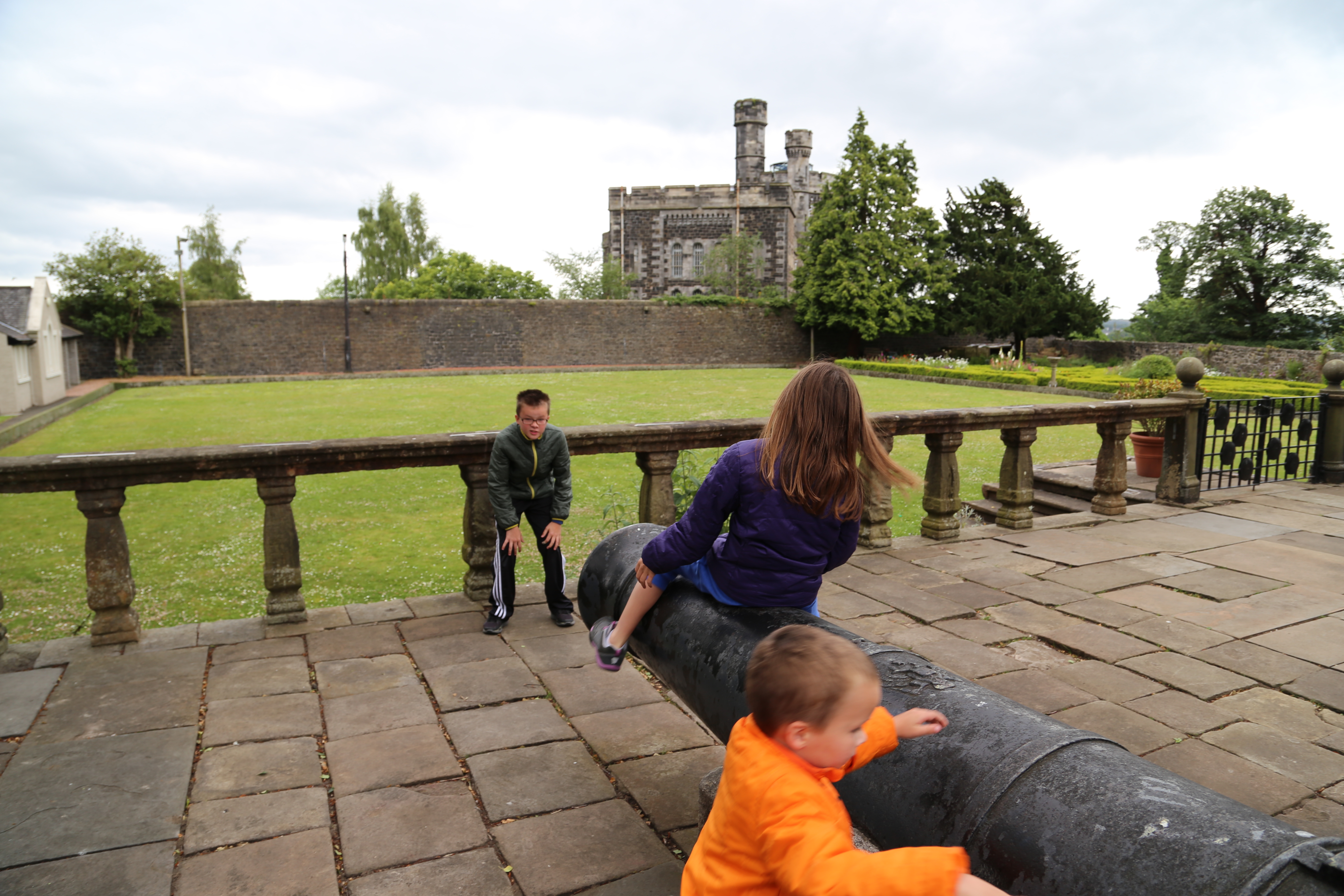 2014 Europe Trip Day 24 - Scotland (Crookston Castle, Paisley Missionary Flat (Walker Street), Lawn Bowling Pitch, Irn Bru, Church of the Holy Rude, Stirling Castle, 2014 Pipefest Stirling)