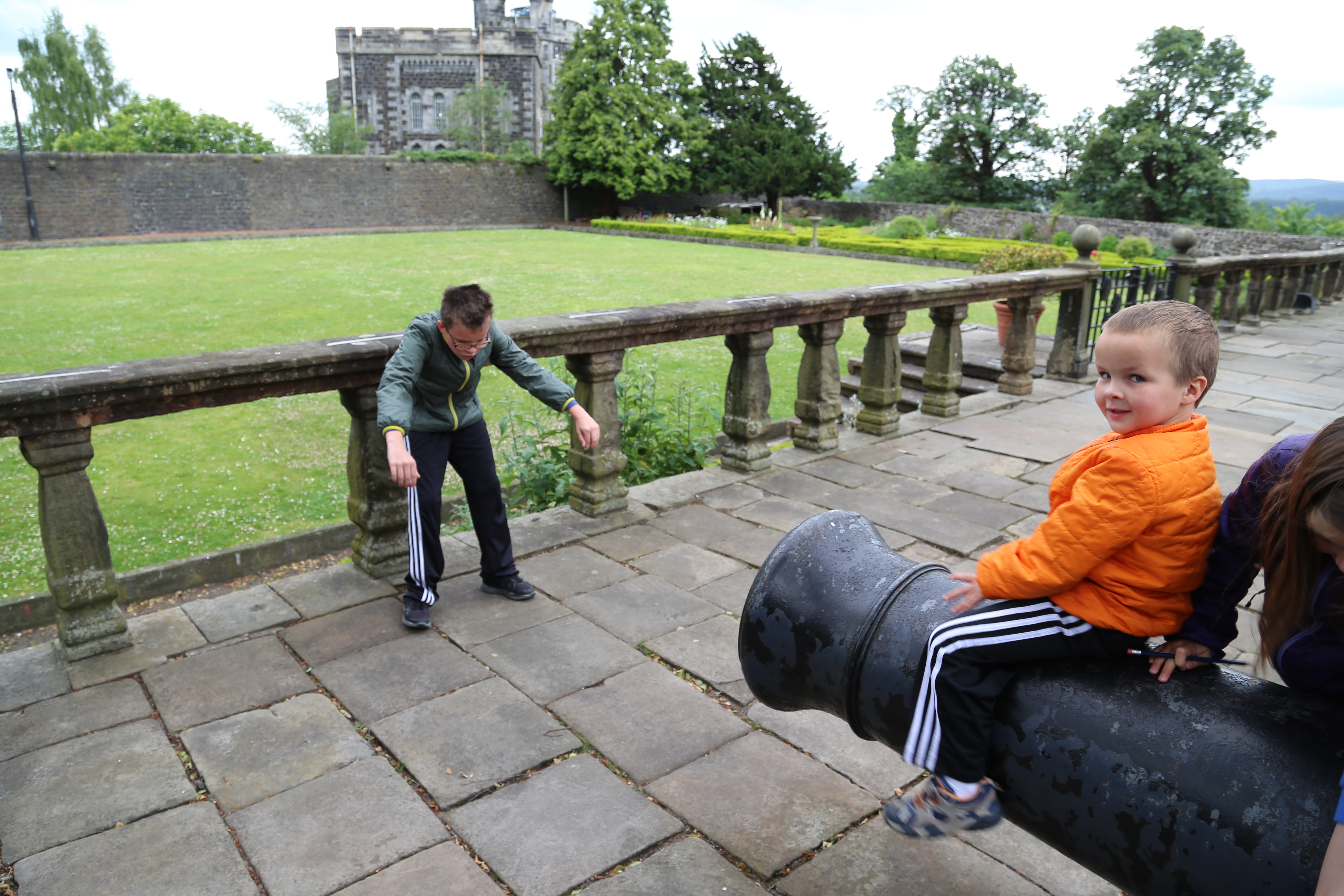 2014 Europe Trip Day 24 - Scotland (Crookston Castle, Paisley Missionary Flat (Walker Street), Lawn Bowling Pitch, Irn Bru, Church of the Holy Rude, Stirling Castle, 2014 Pipefest Stirling)