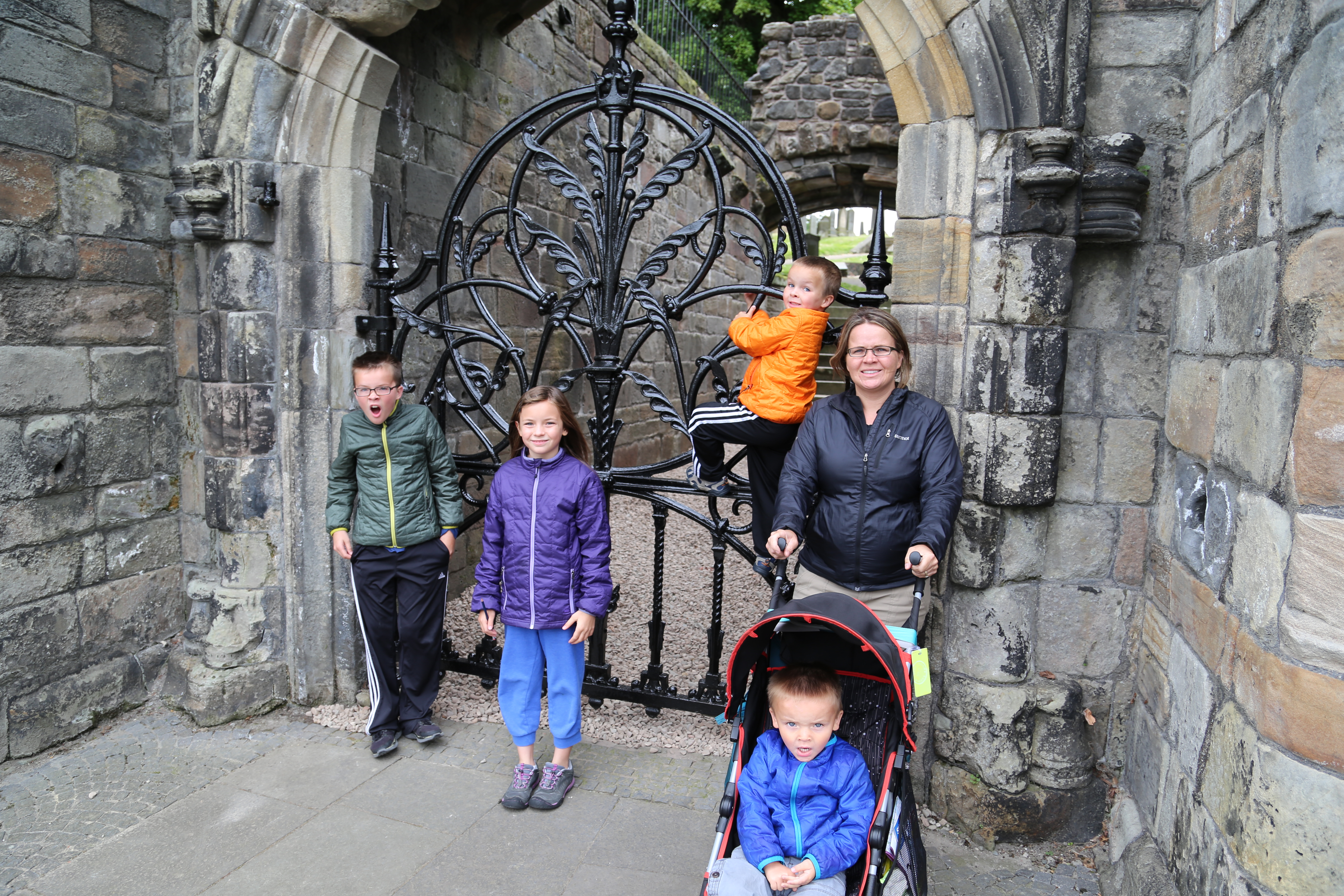 2014 Europe Trip Day 24 - Scotland (Crookston Castle, Paisley Missionary Flat (Walker Street), Lawn Bowling Pitch, Irn Bru, Church of the Holy Rude, Stirling Castle, 2014 Pipefest Stirling)
