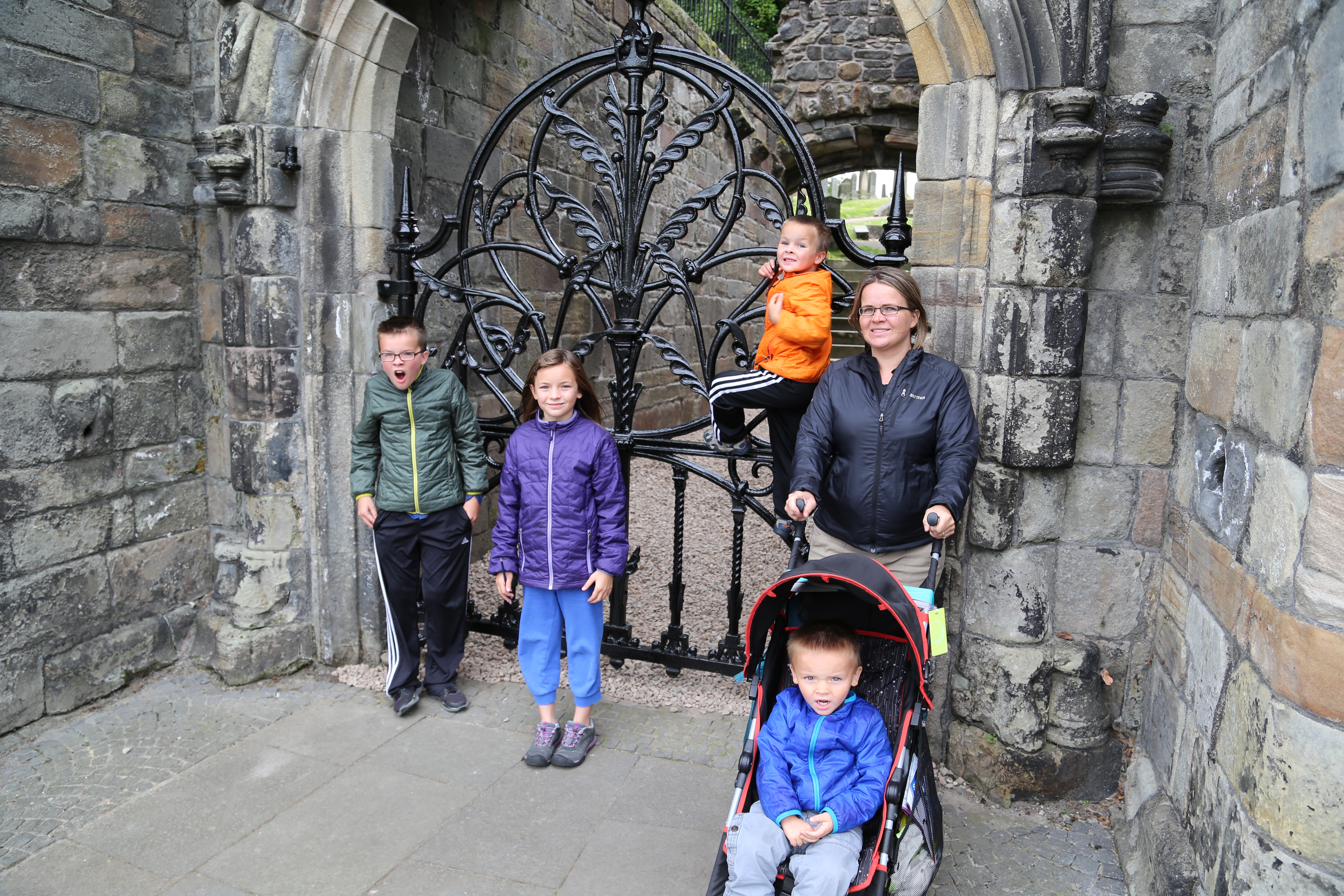 2014 Europe Trip Day 24 - Scotland (Crookston Castle, Paisley Missionary Flat (Walker Street), Lawn Bowling Pitch, Irn Bru, Church of the Holy Rude, Stirling Castle, 2014 Pipefest Stirling)