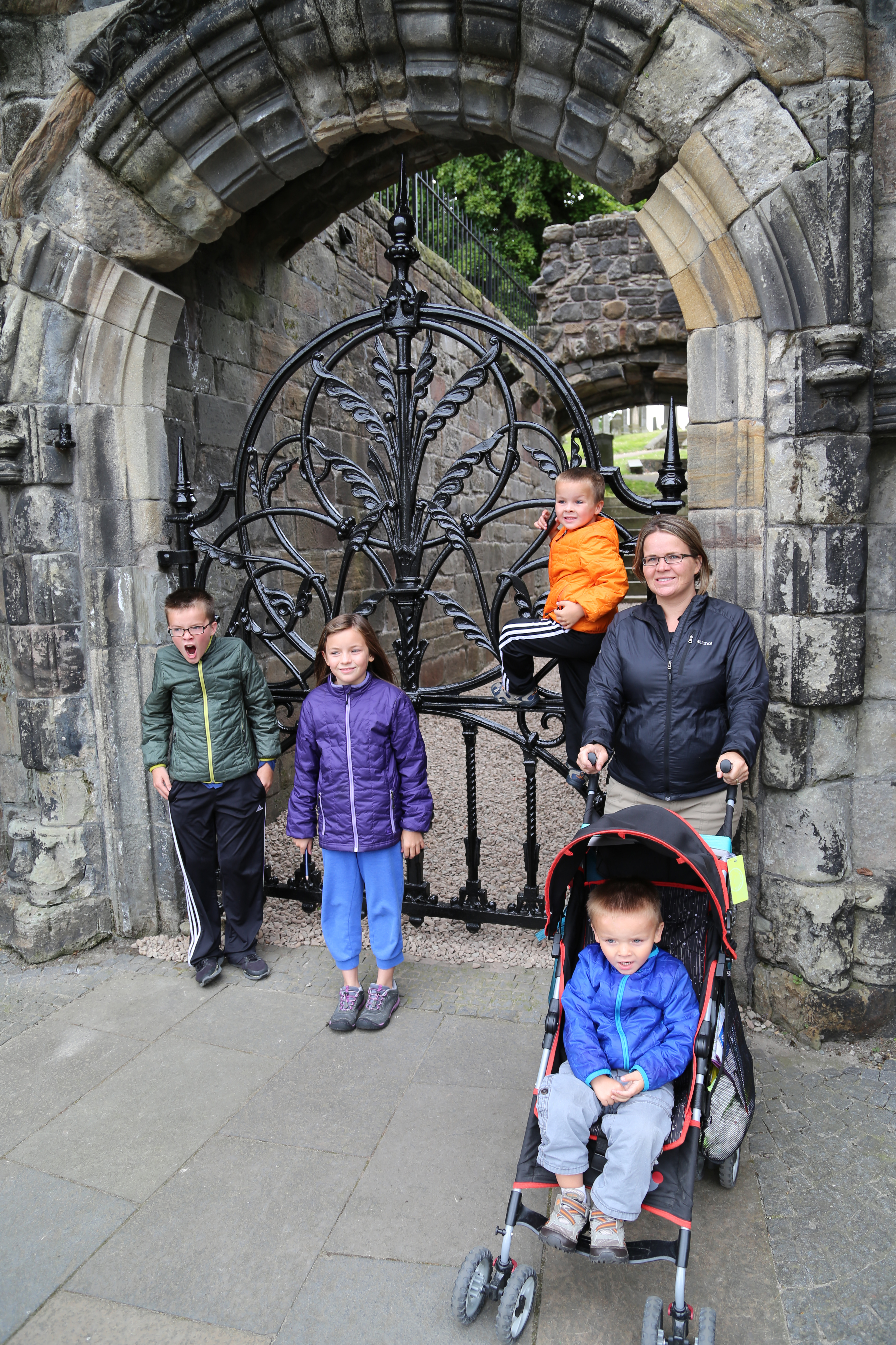 2014 Europe Trip Day 24 - Scotland (Crookston Castle, Paisley Missionary Flat (Walker Street), Lawn Bowling Pitch, Irn Bru, Church of the Holy Rude, Stirling Castle, 2014 Pipefest Stirling)