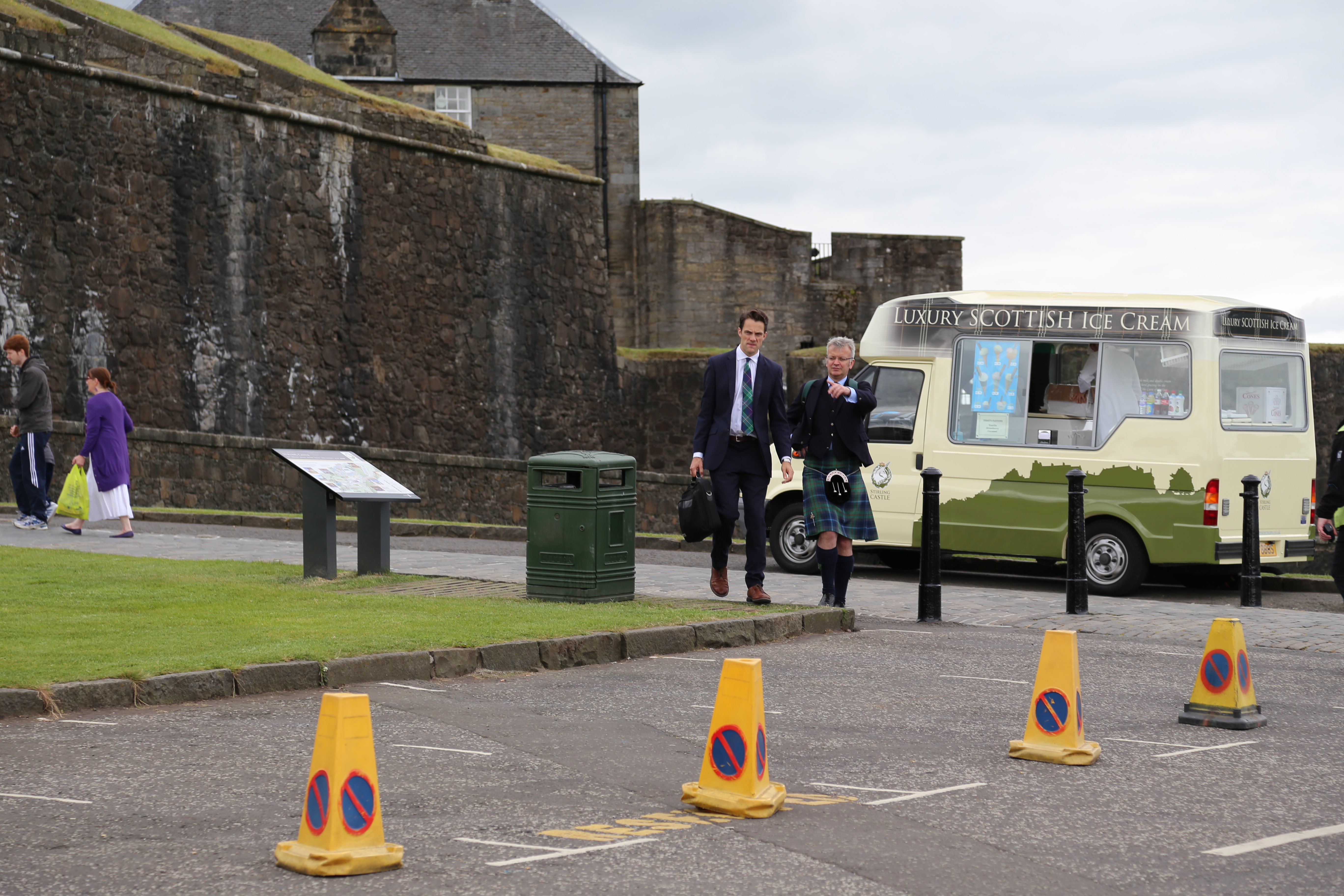 2014 Europe Trip Day 24 - Scotland (Crookston Castle, Paisley Missionary Flat (Walker Street), Lawn Bowling Pitch, Irn Bru, Church of the Holy Rude, Stirling Castle, 2014 Pipefest Stirling)